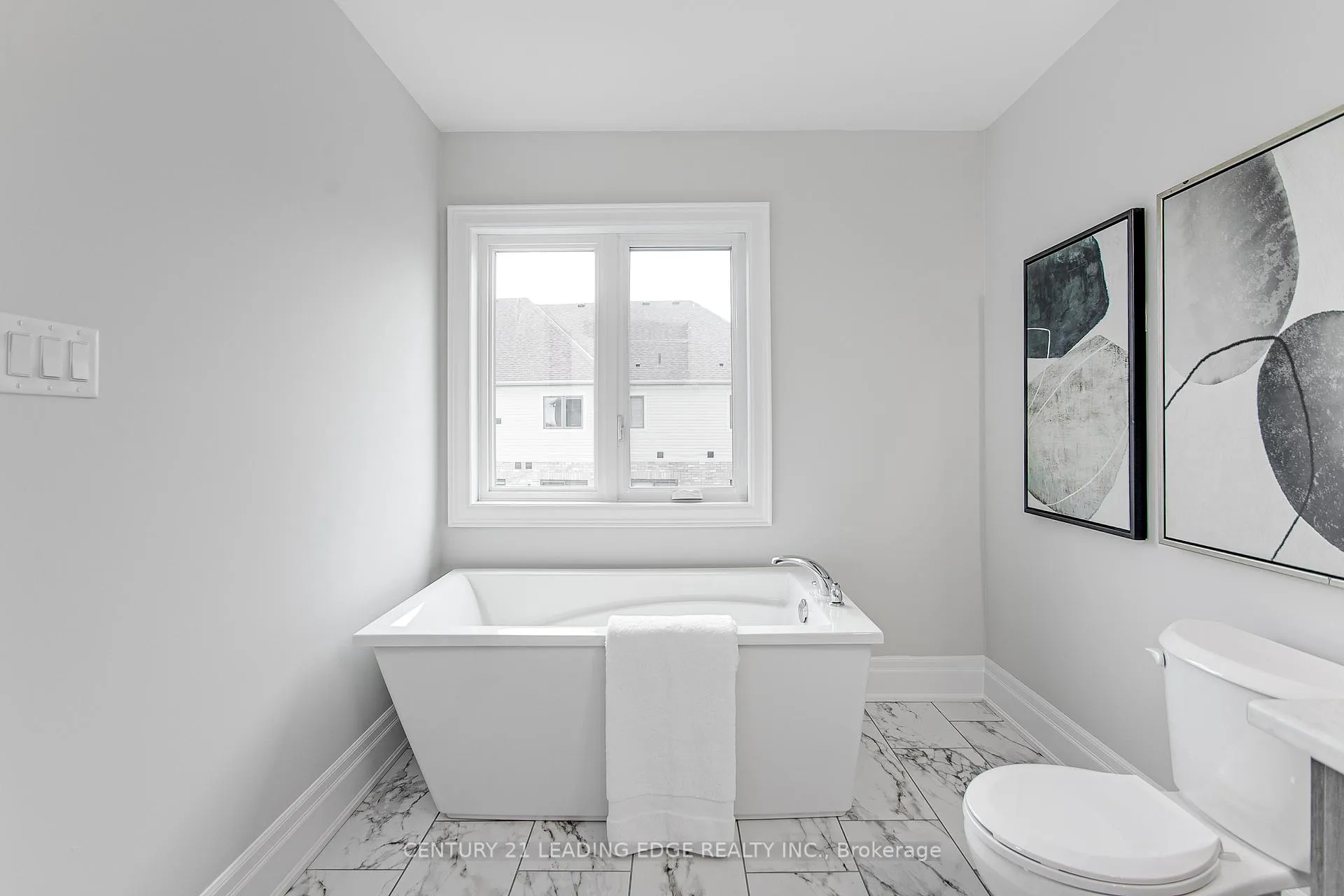 Photo 22 of 108 Lorne Thomas Place, New Tecumseth, Alliston — HOMEH