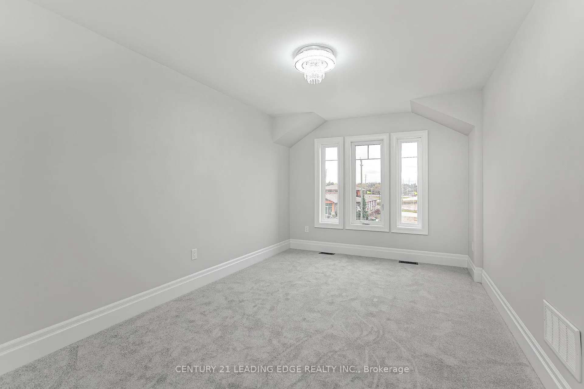 Photo 31 of 108 Lorne Thomas Place, New Tecumseth, Alliston — HOMEH