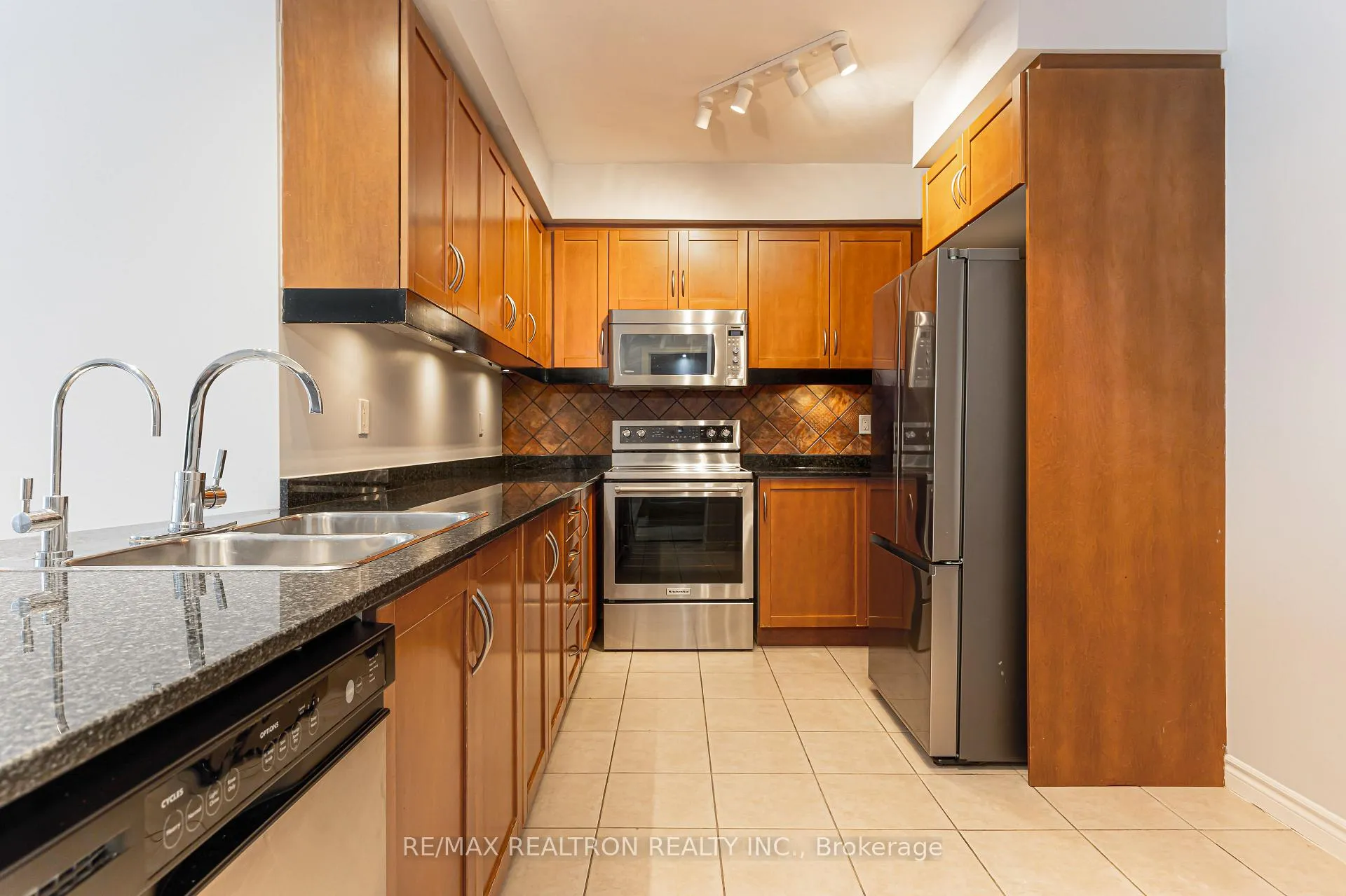 Photo 4 of Unit 617, 28 William Carson Crescent, North York, St. Andrew-Windfields — HOMEH