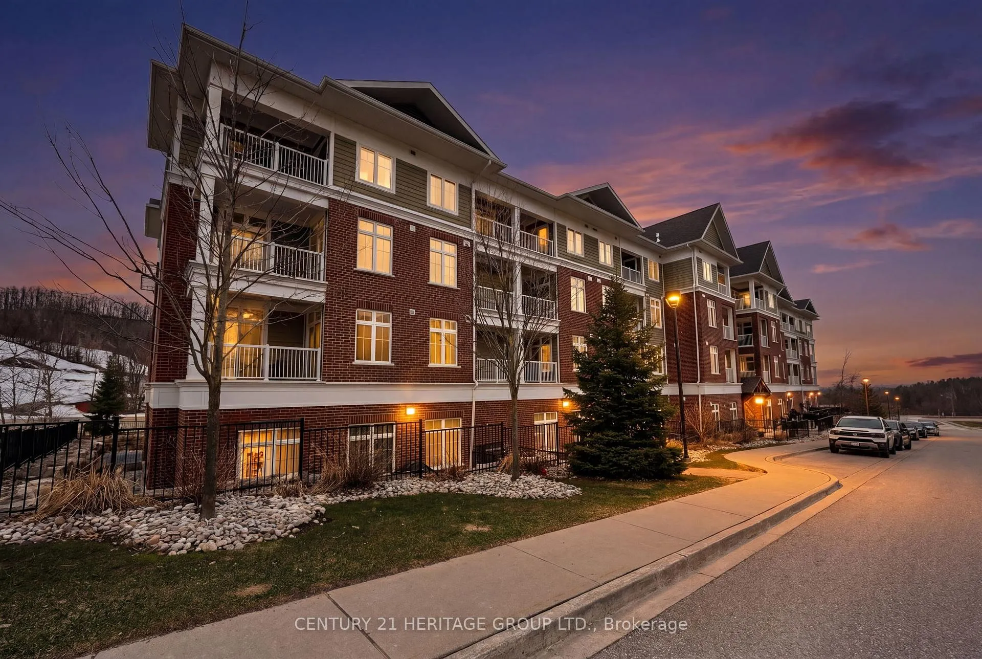 Photo 1 of Unit 305, 40 Horseshoe Boulevard, Oro-Medonte, Horseshoe Valley — HOMEH