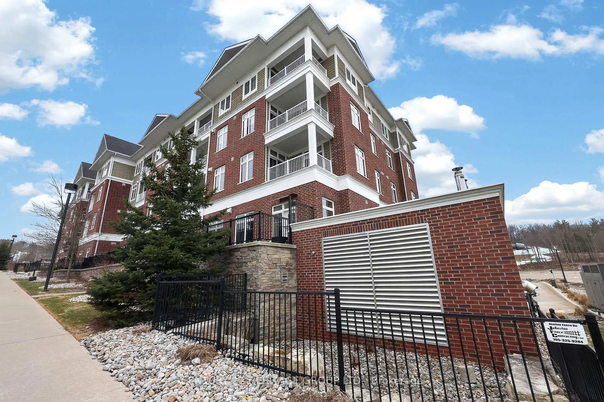 Photo 4 of Unit 305, 40 Horseshoe Boulevard, Oro-Medonte, Horseshoe Valley — HOMEH