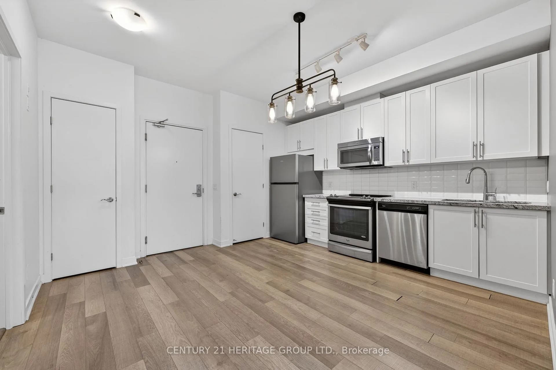 Photo 8 of Unit 305, 40 Horseshoe Boulevard, Oro-Medonte, Horseshoe Valley — HOMEH
