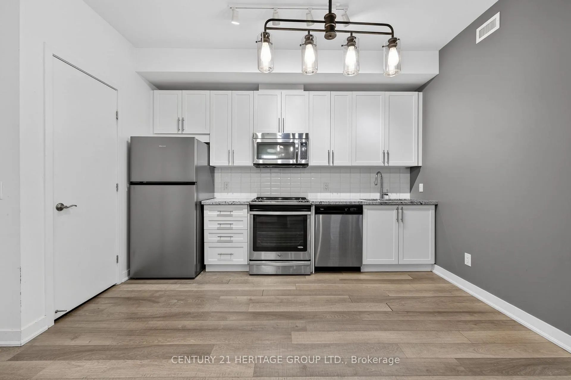 Photo 9 of Unit 305, 40 Horseshoe Boulevard, Oro-Medonte, Horseshoe Valley — HOMEH