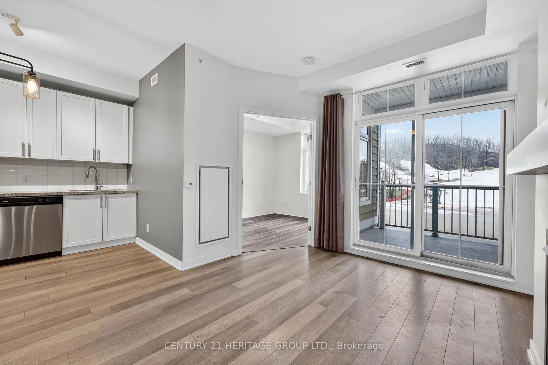 Photo 13 of Unit 305, 40 Horseshoe Boulevard, Oro-Medonte, Horseshoe Valley — HOMEH