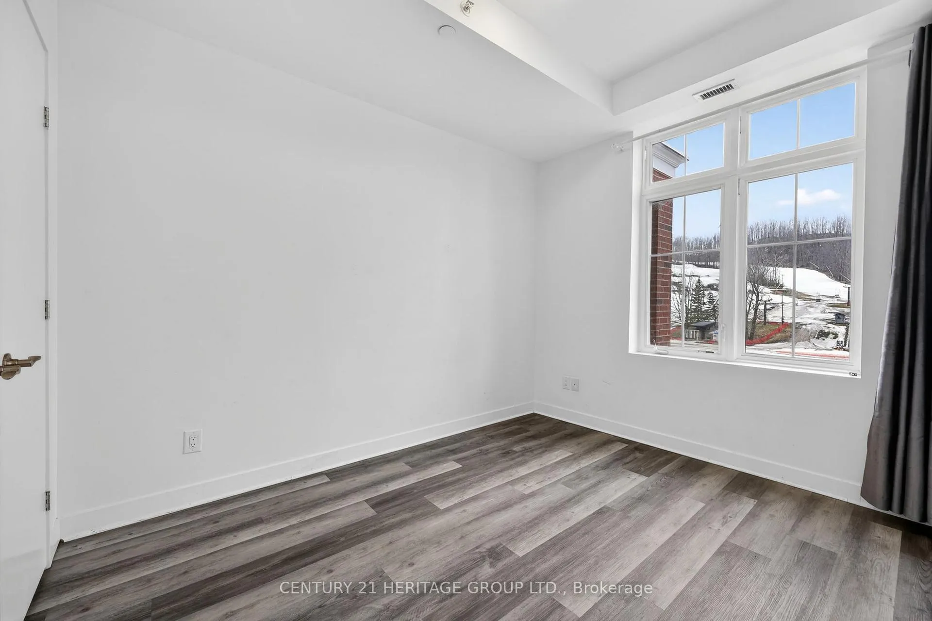 Photo 16 of Unit 305, 40 Horseshoe Boulevard, Oro-Medonte, Horseshoe Valley — HOMEH