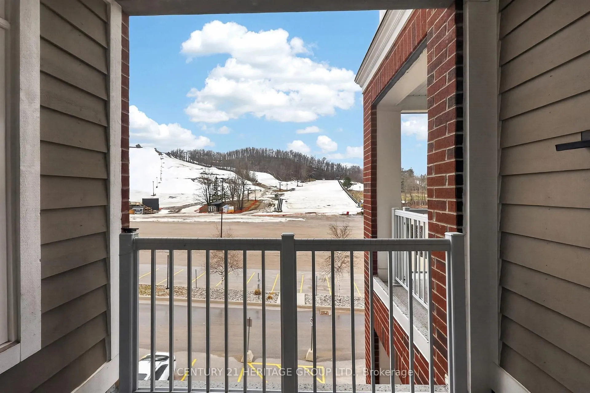 Photo 23 of Unit 305, 40 Horseshoe Boulevard, Oro-Medonte, Horseshoe Valley — HOMEH
