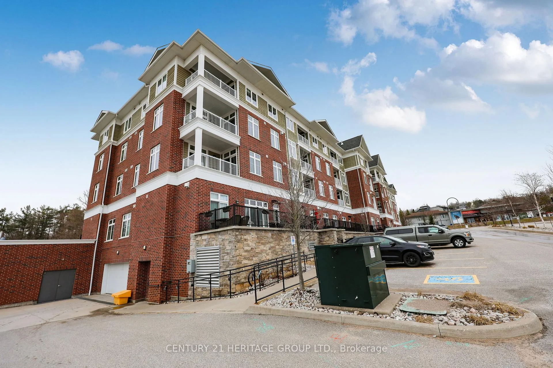 Photo 40 of Unit 305, 40 Horseshoe Boulevard, Oro-Medonte, Horseshoe Valley — HOMEH