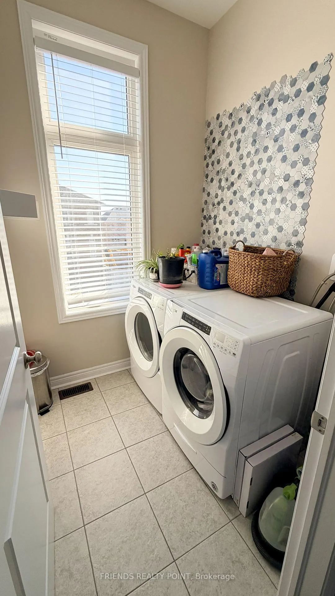 Photo 18 of 2502 Hibiscus Drive, Pickering, Rural Pickering — HOMEH