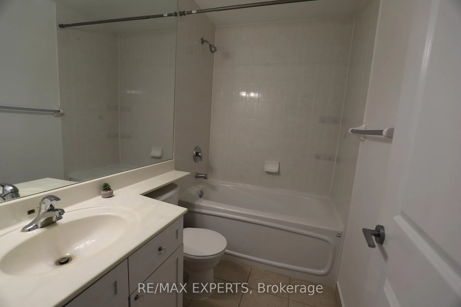 Photo 12 of Unit 101, 9519 Keele Street, Vaughan, Maple — HOMEH