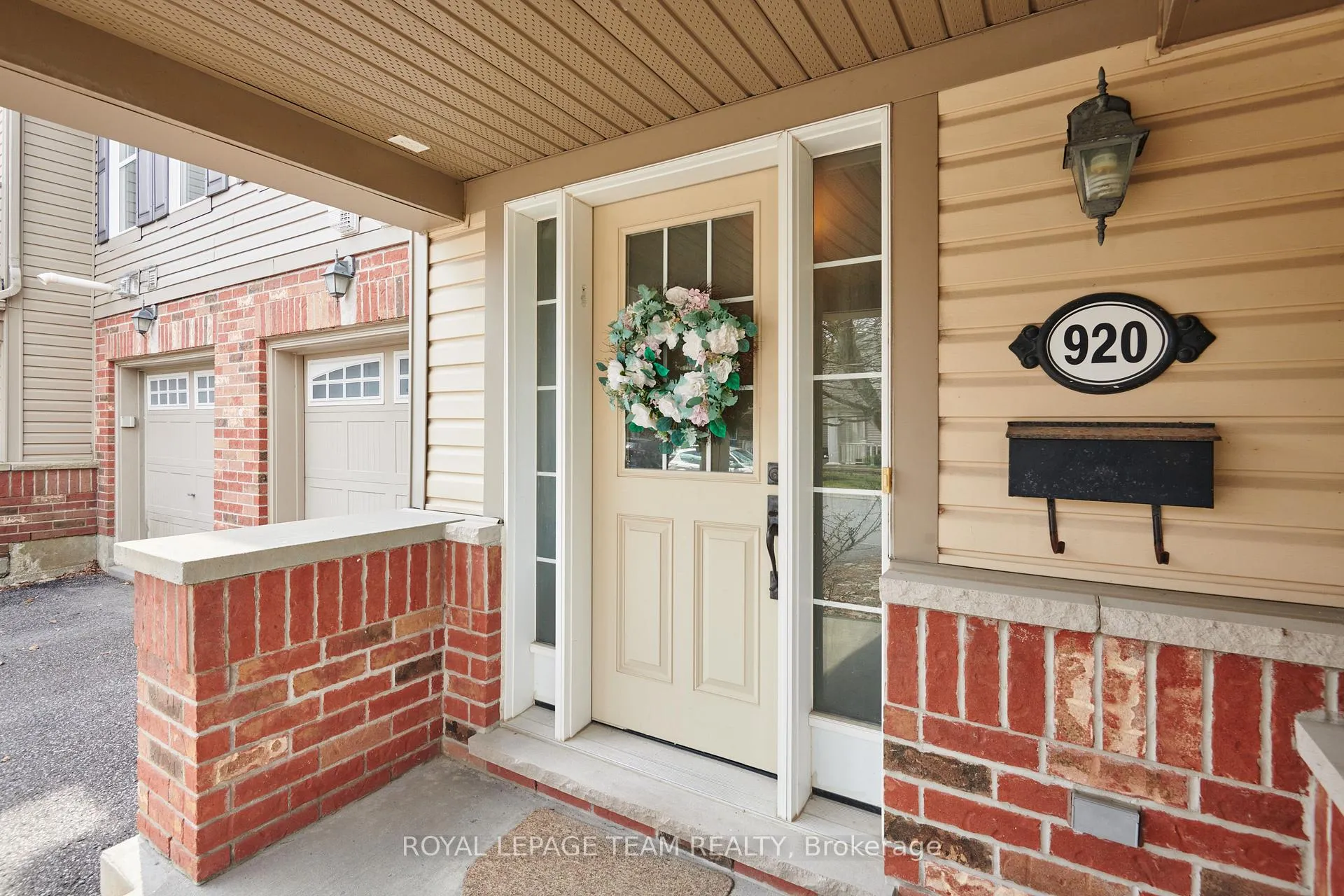 Photo 3 of 920 Messor Crescent, Ottawa, Stittsville (North) — HOMEH