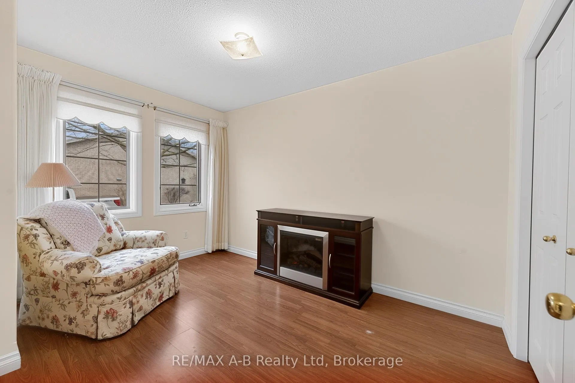 Photo 3 of Unit 23, 24 Griffiths Drive, Brant, Paris — HOMEH