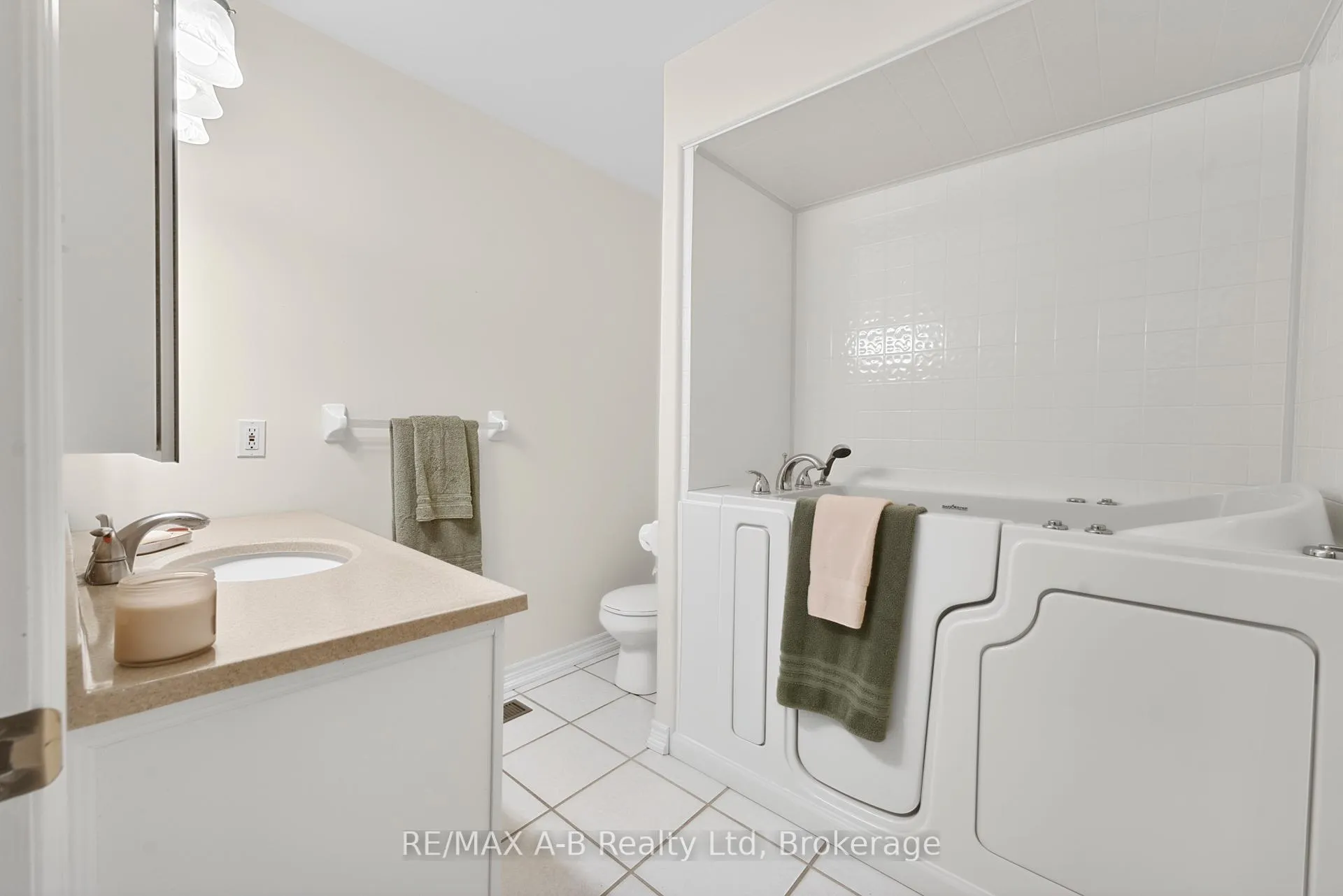 Photo 13 of Unit 23, 24 Griffiths Drive, Brant, Paris — HOMEH