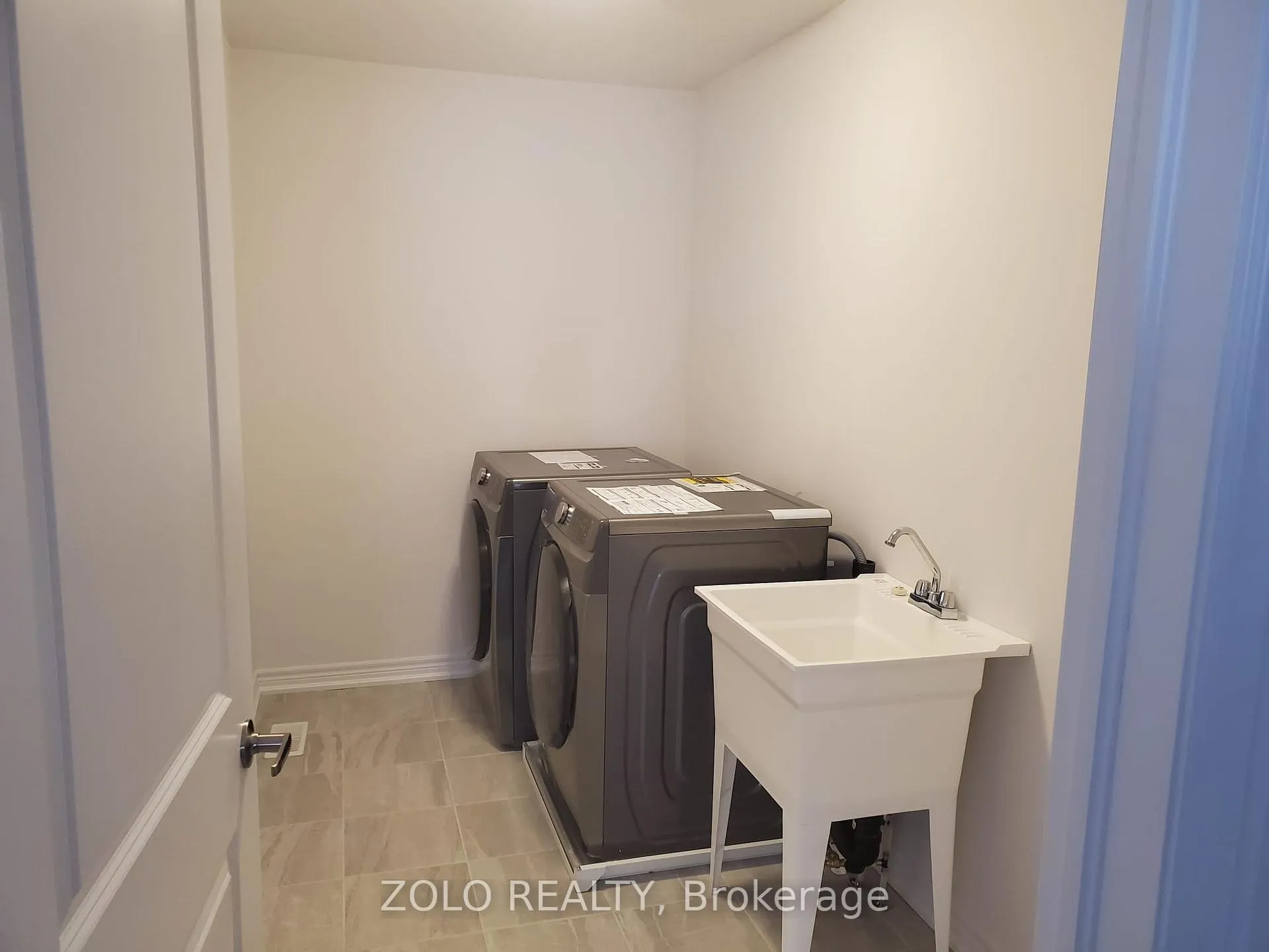Photo 8 of 99 Tom Brown Drive, Brant, Paris — HOMEH