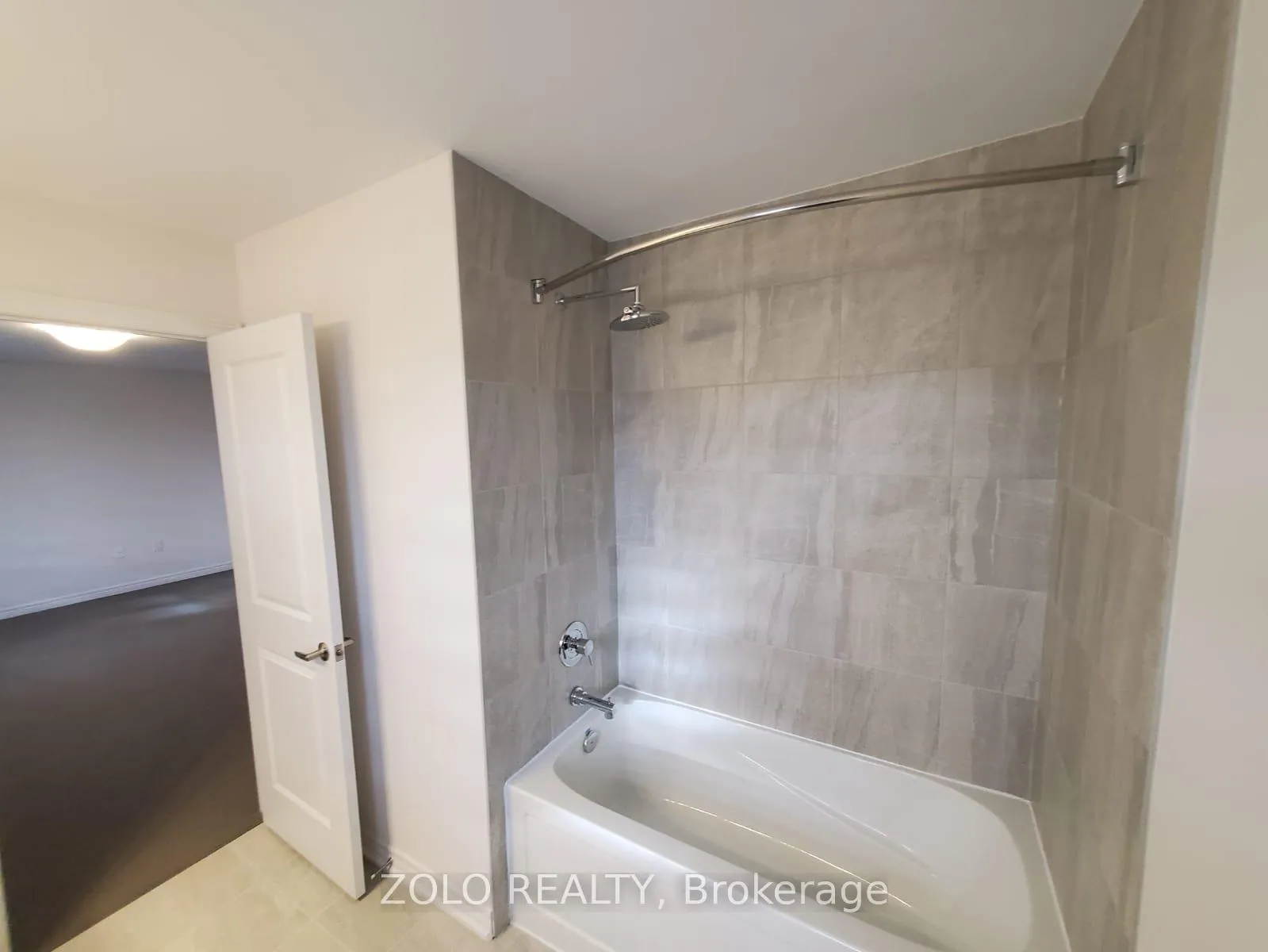 Photo 24 of 99 Tom Brown Drive, Brant, Paris — HOMEH