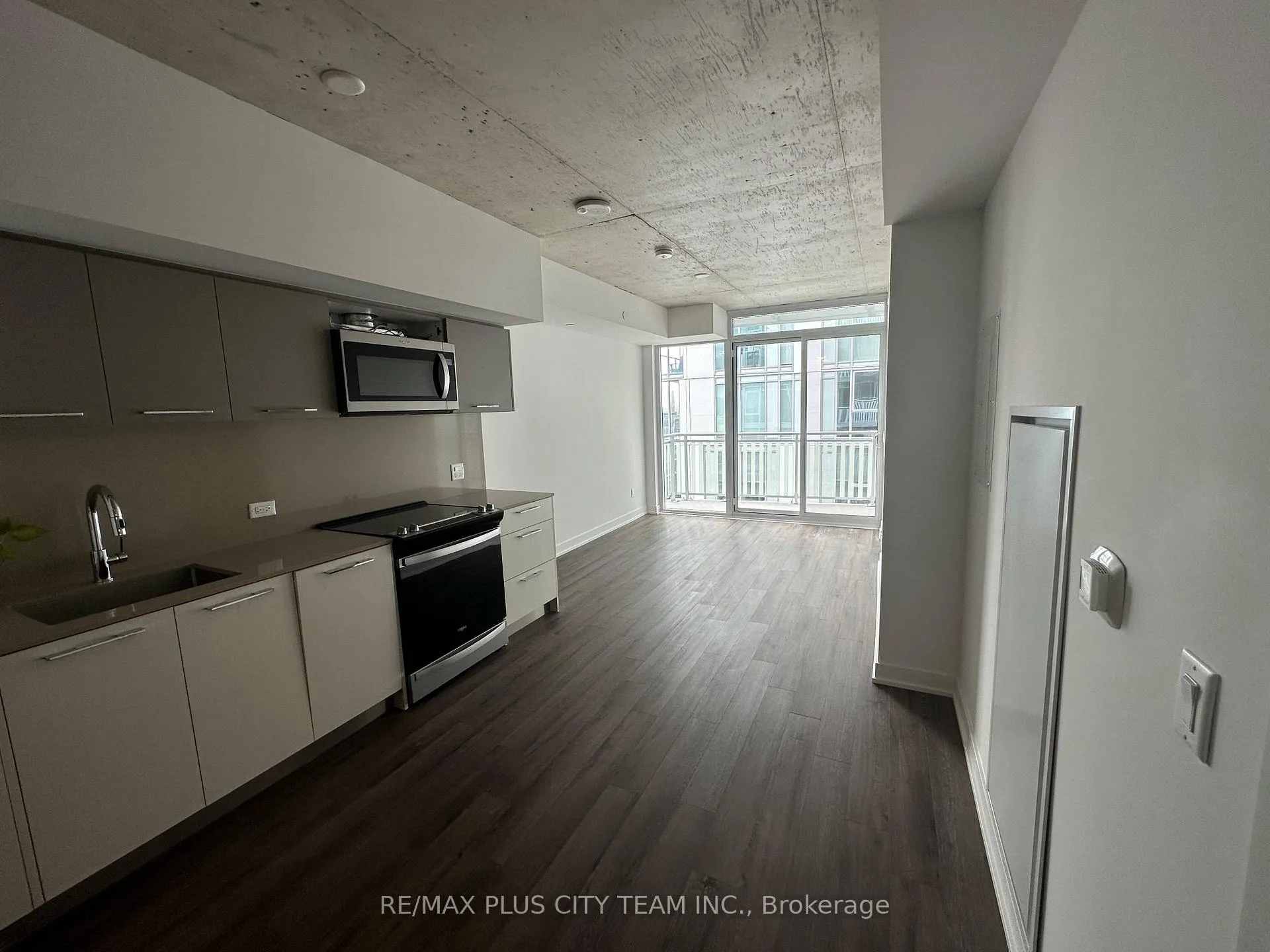 Photo 5 of Unit 811, 45 Baseball Place, Toronto, South Riverdale — HOMEH