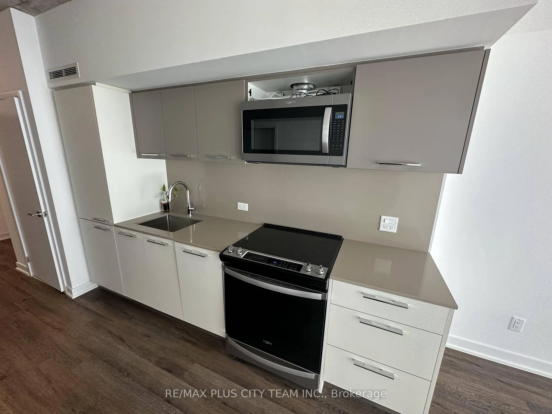 Photo 6 of Unit 811, 45 Baseball Place, Toronto, South Riverdale — HOMEH