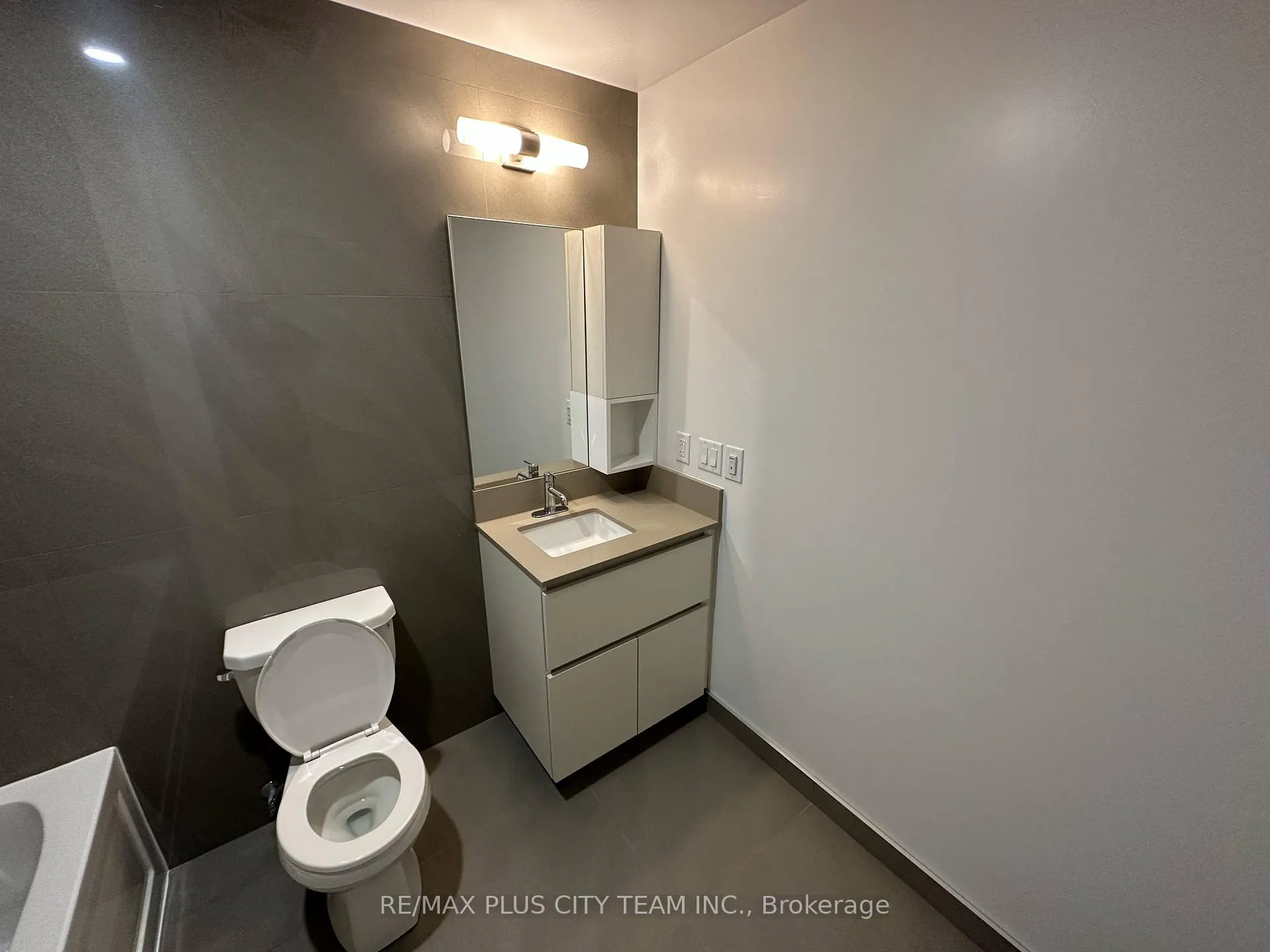 Photo 13 of Unit 811, 45 Baseball Place, Toronto, South Riverdale — HOMEH