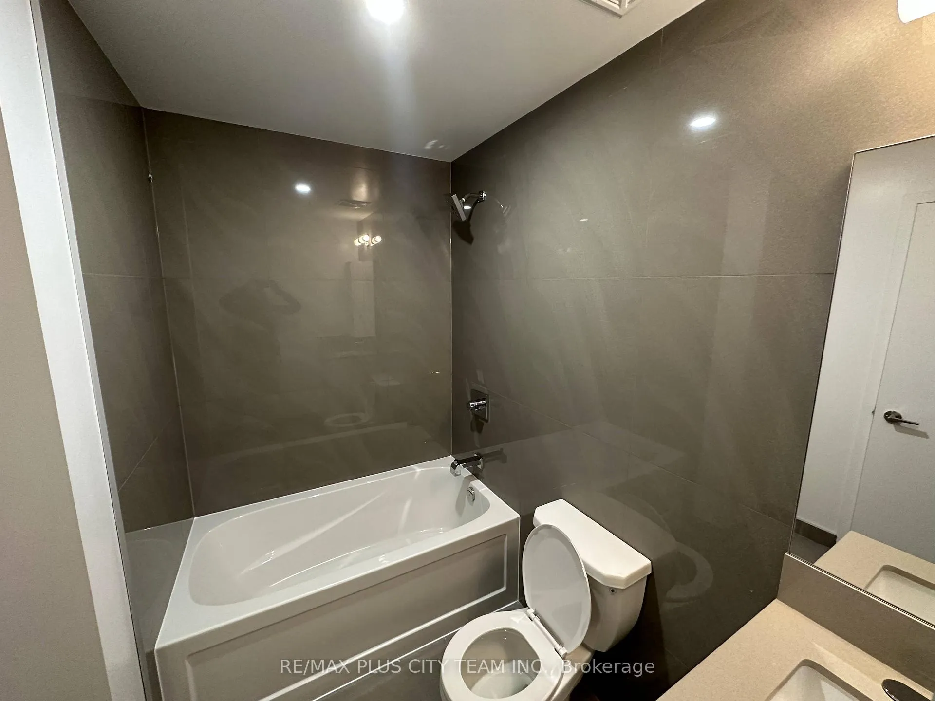 Photo 14 of Unit 811, 45 Baseball Place, Toronto, South Riverdale — HOMEH