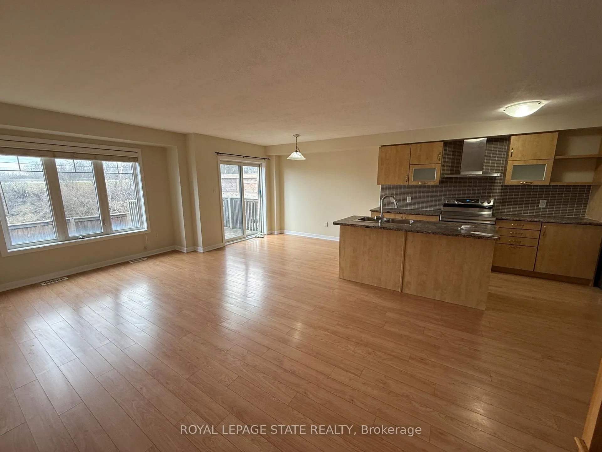 Photo 4 of Unit Upper, 148 Crafter Crescent, Hamilton, Stoney Creek Mountain — HOMEH