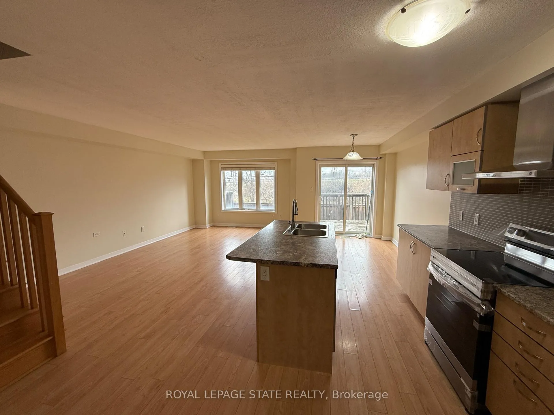 Photo 5 of Unit Upper, 148 Crafter Crescent, Hamilton, Stoney Creek Mountain — HOMEH