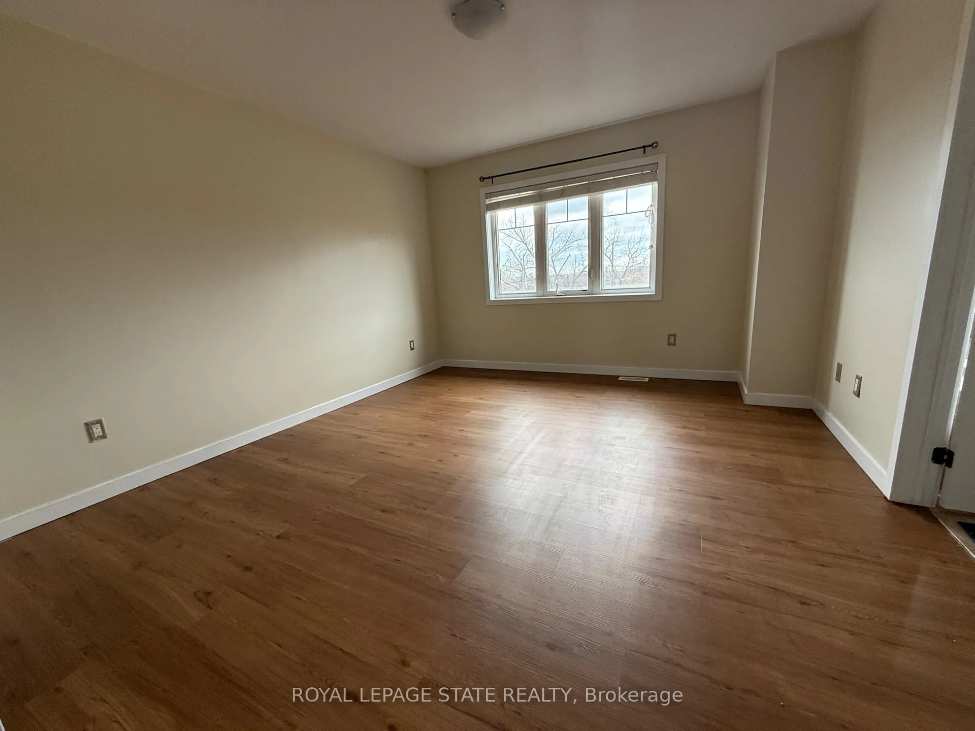 Photo 11 of Unit Upper, 148 Crafter Crescent, Hamilton, Stoney Creek Mountain — HOMEH