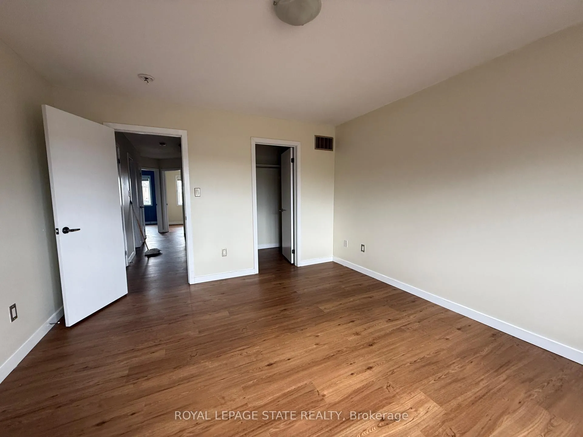 Photo 12 of Unit Upper, 148 Crafter Crescent, Hamilton, Stoney Creek Mountain — HOMEH
