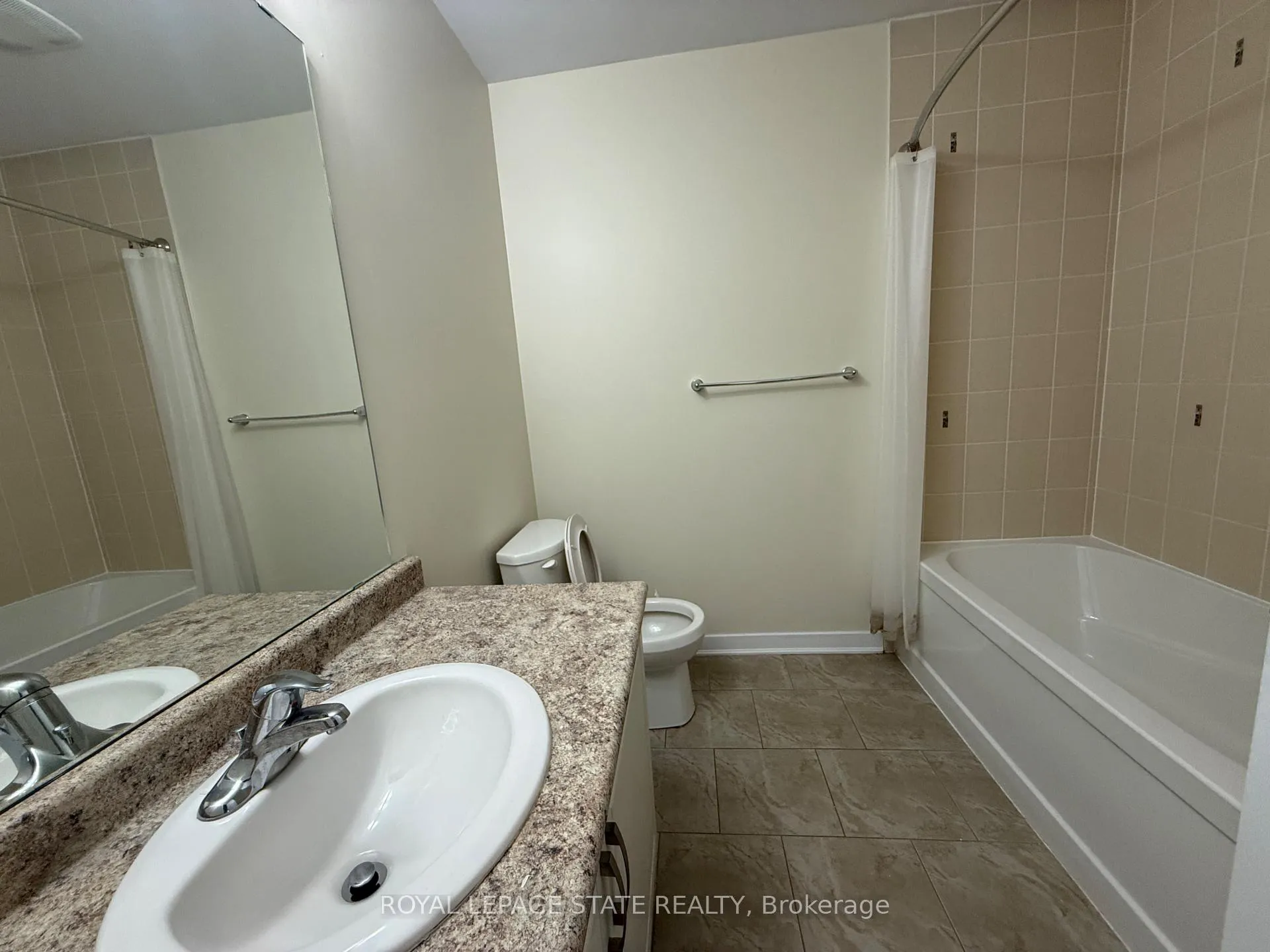 Photo 15 of Unit Upper, 148 Crafter Crescent, Hamilton, Stoney Creek Mountain — HOMEH