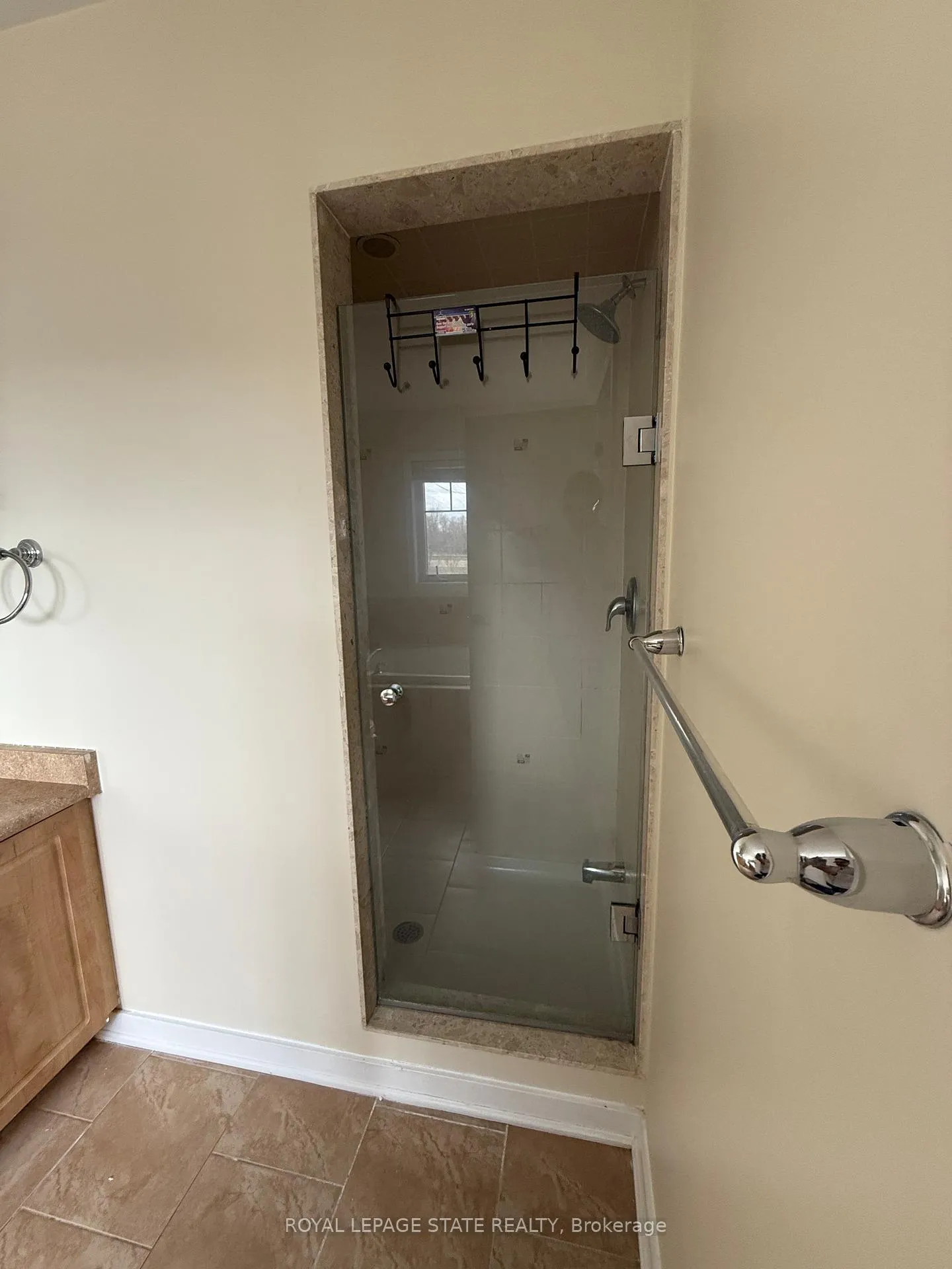 Photo 16 of Unit Upper, 148 Crafter Crescent, Hamilton, Stoney Creek Mountain — HOMEH