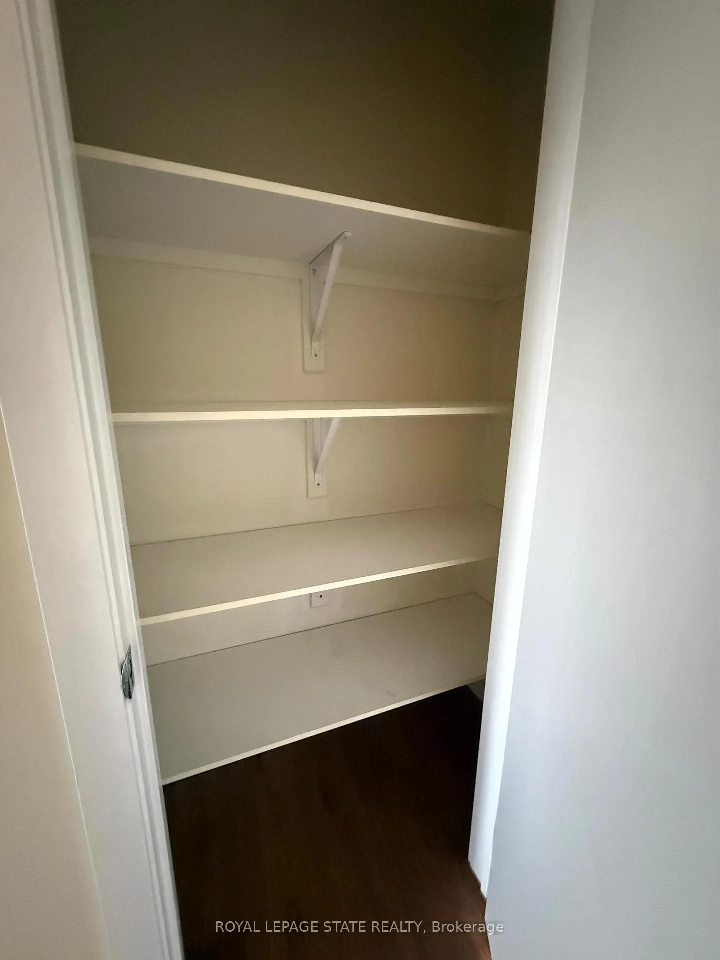 Photo 17 of Unit Upper, 148 Crafter Crescent, Hamilton, Stoney Creek Mountain — HOMEH