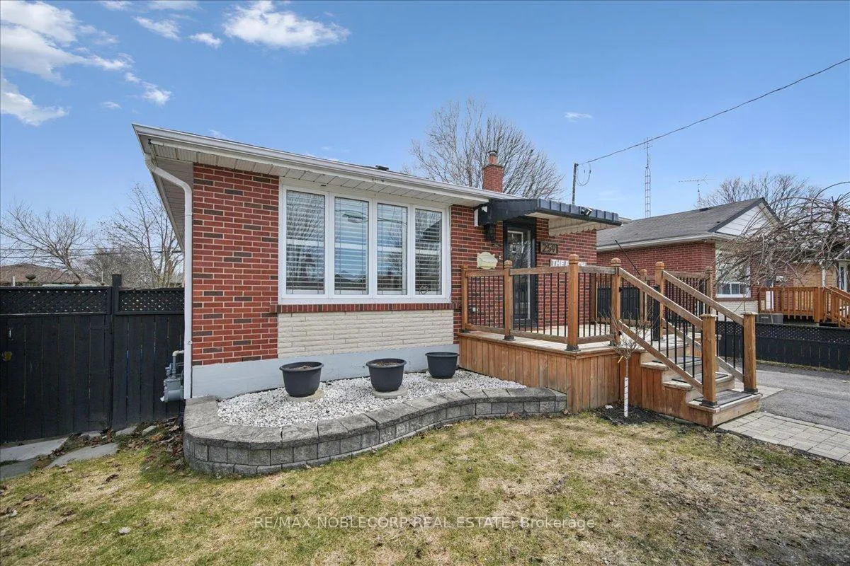 Photo 4 of 259 Farewell Street, Oshawa, Donevan — HOMEH
