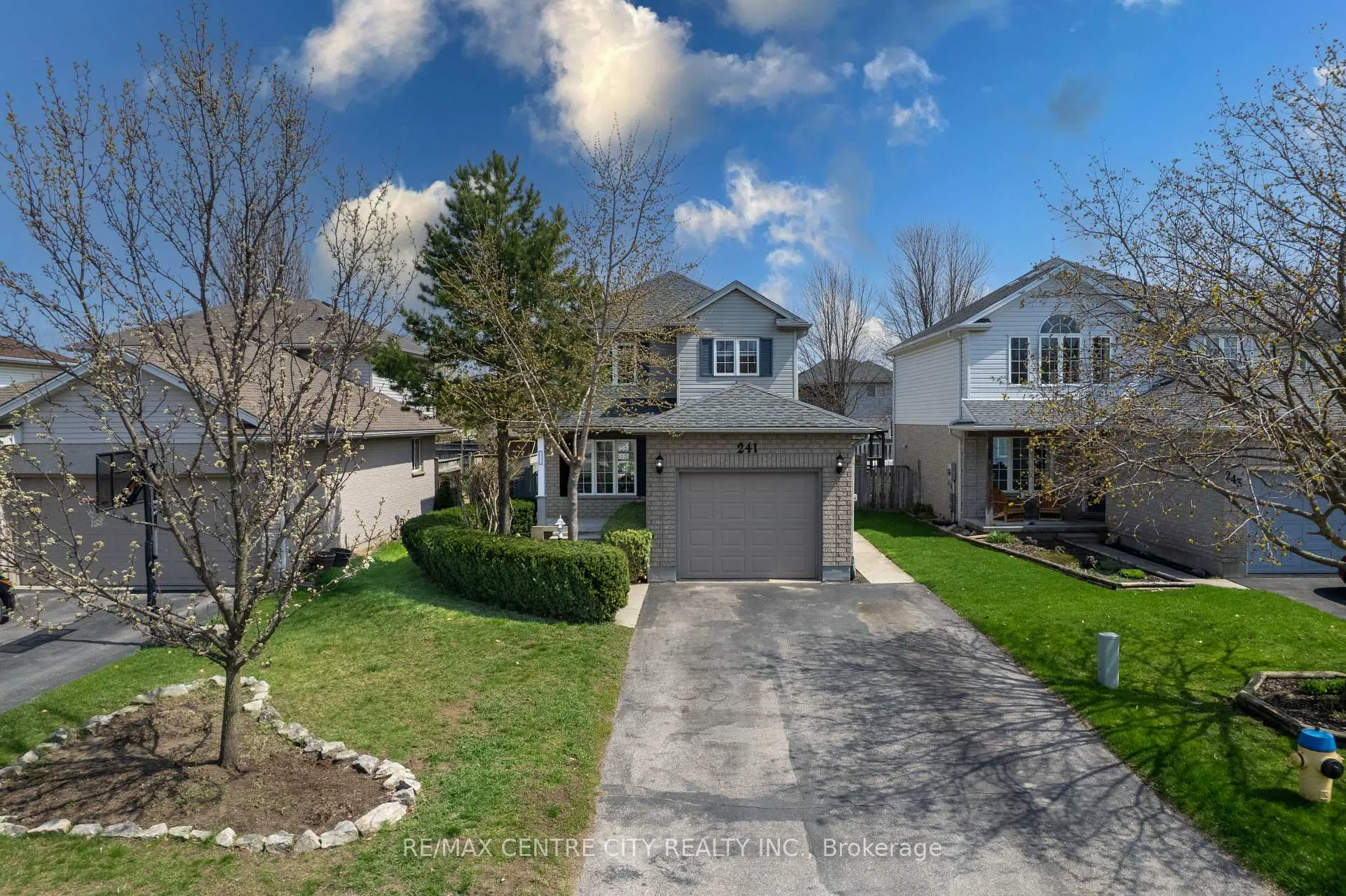 Photo 2 of 241 Parkview Drive, Strathroy-Caradoc, SE — HOMEH