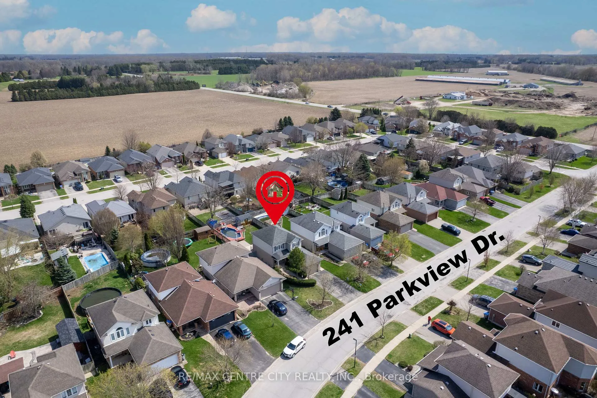 Photo 3 of 241 Parkview Drive, Strathroy-Caradoc, SE — HOMEH