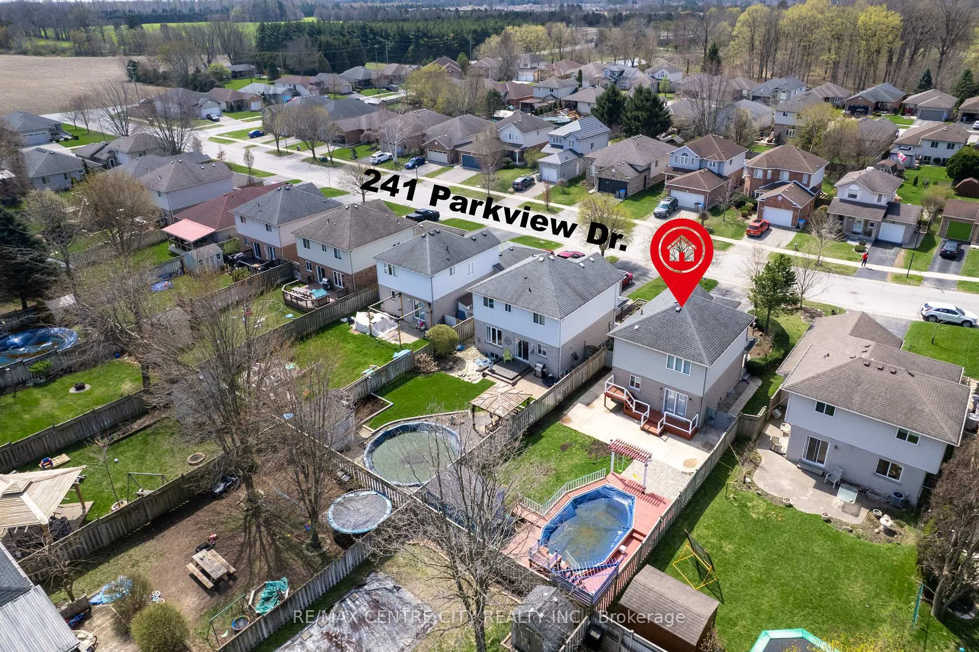 Photo 4 of 241 Parkview Drive, Strathroy-Caradoc, SE — HOMEH