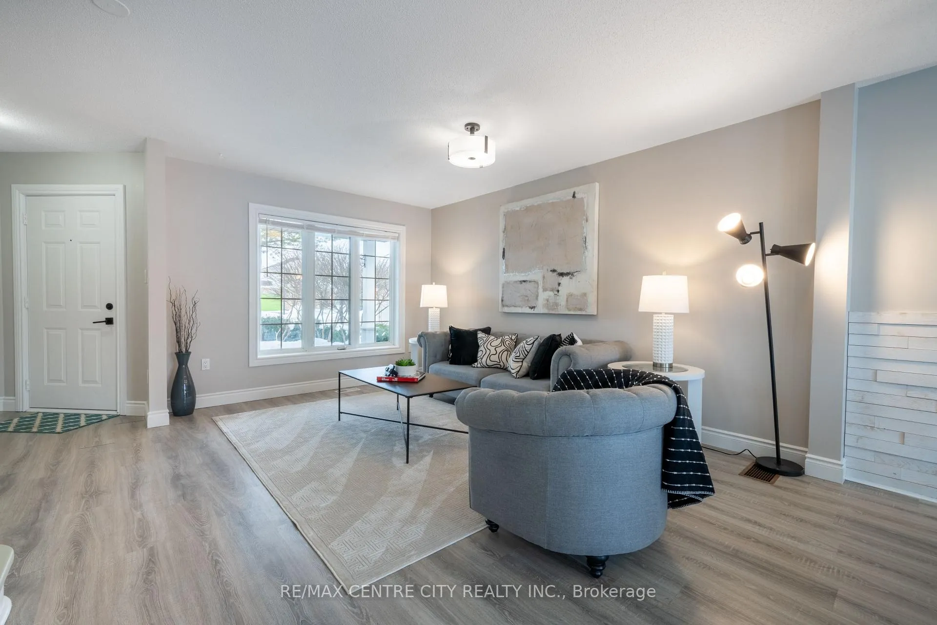 Photo 6 of 241 Parkview Drive, Strathroy-Caradoc, SE — HOMEH