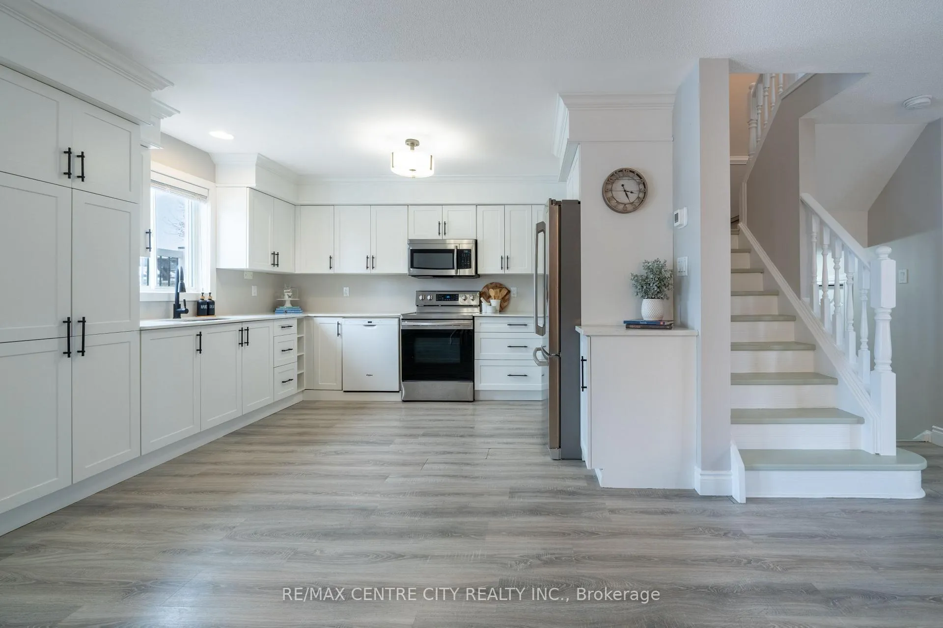 Photo 12 of 241 Parkview Drive, Strathroy-Caradoc, SE — HOMEH
