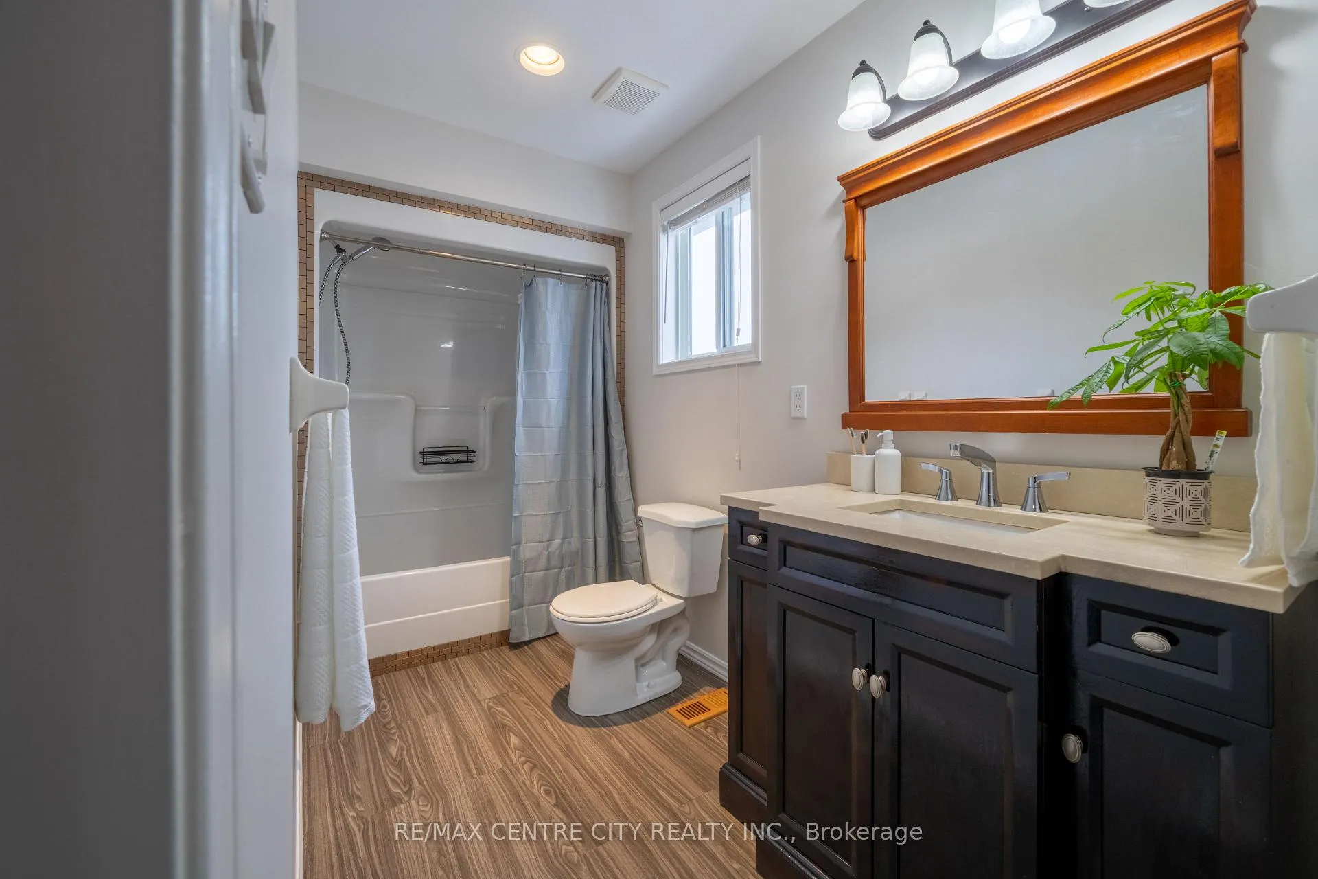 Photo 20 of 241 Parkview Drive, Strathroy-Caradoc, SE — HOMEH