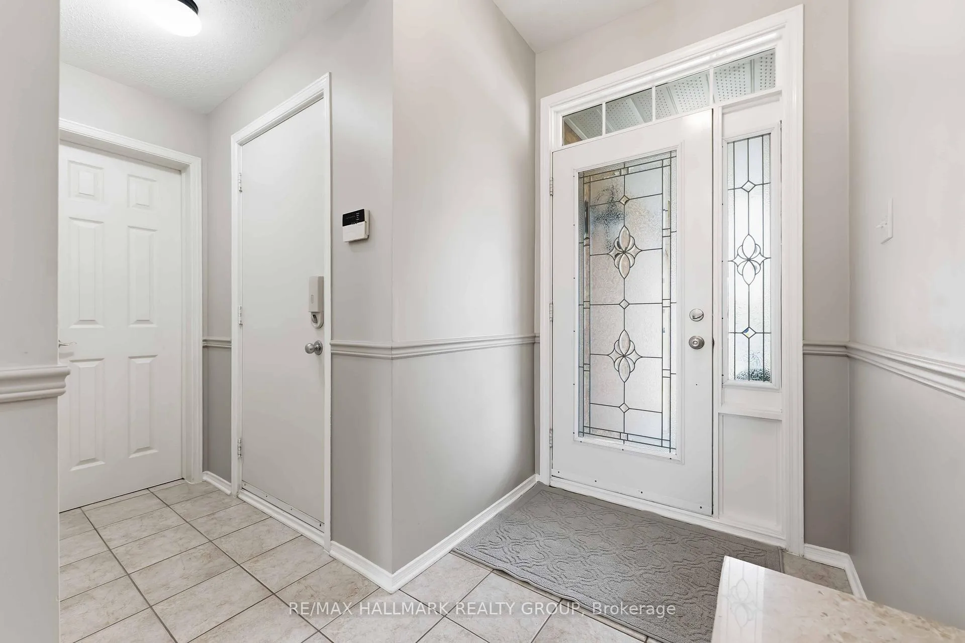 Photo 3 of 29 Birchfield Avenue, Ottawa, Kanata - Emerald Meadows/Trailwest — HOMEH