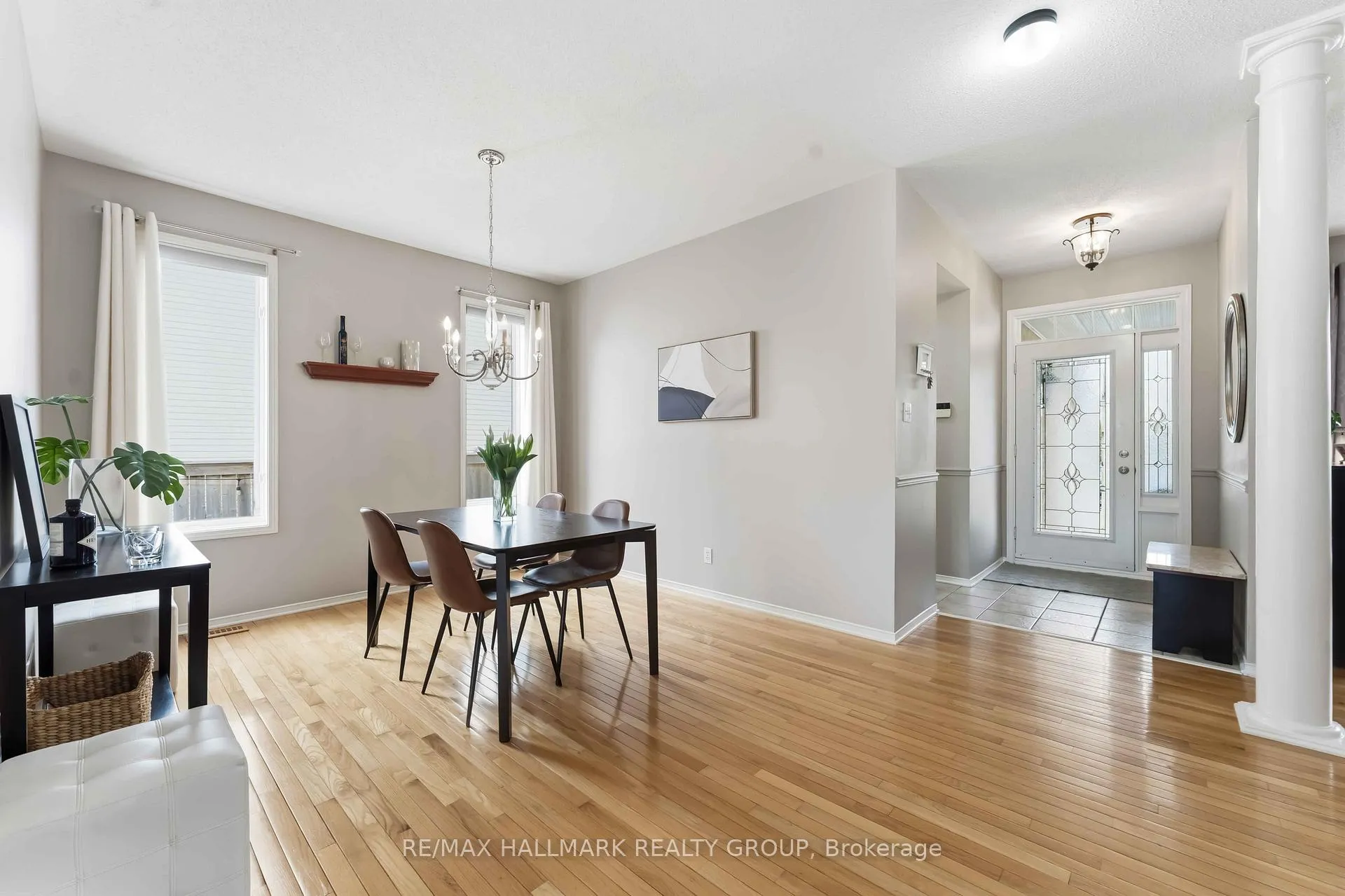 Photo 4 of 29 Birchfield Avenue, Ottawa, Kanata - Emerald Meadows/Trailwest — HOMEH