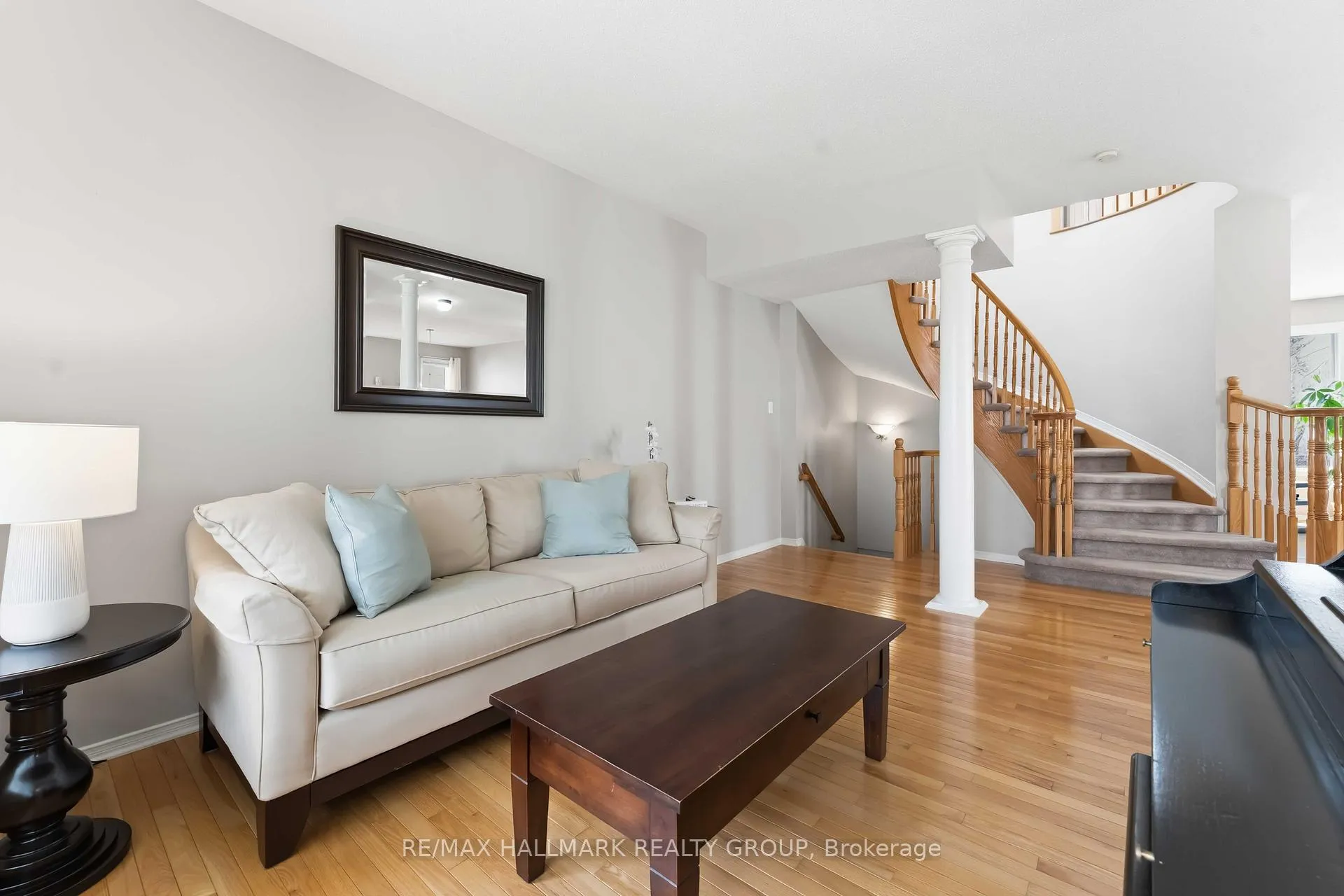 Photo 7 of 29 Birchfield Avenue, Ottawa, Kanata - Emerald Meadows/Trailwest — HOMEH