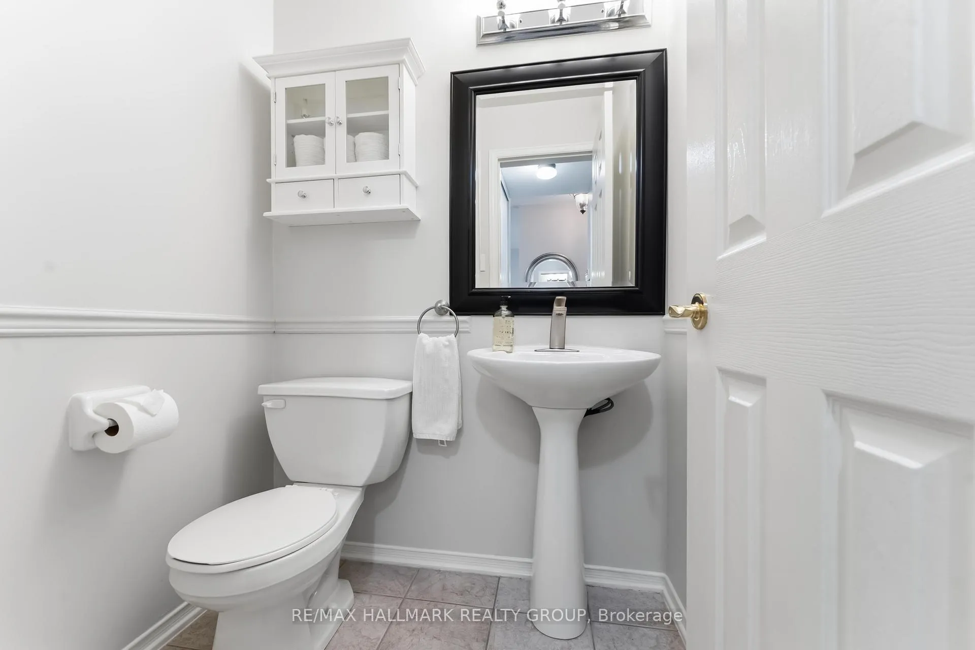 Photo 13 of 29 Birchfield Avenue, Ottawa, Kanata - Emerald Meadows/Trailwest — HOMEH