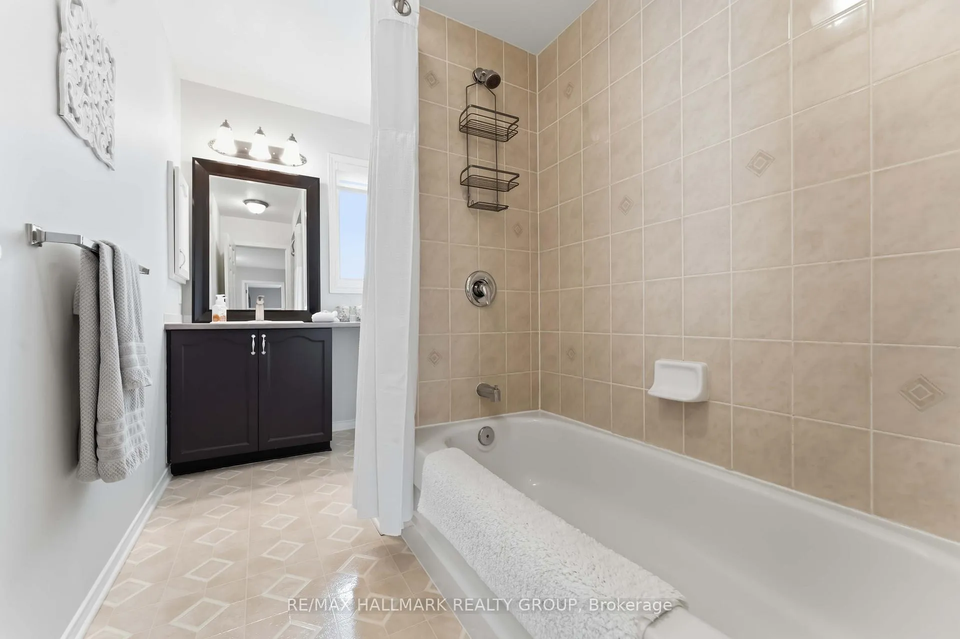 Photo 23 of 29 Birchfield Avenue, Ottawa, Kanata - Emerald Meadows/Trailwest — HOMEH