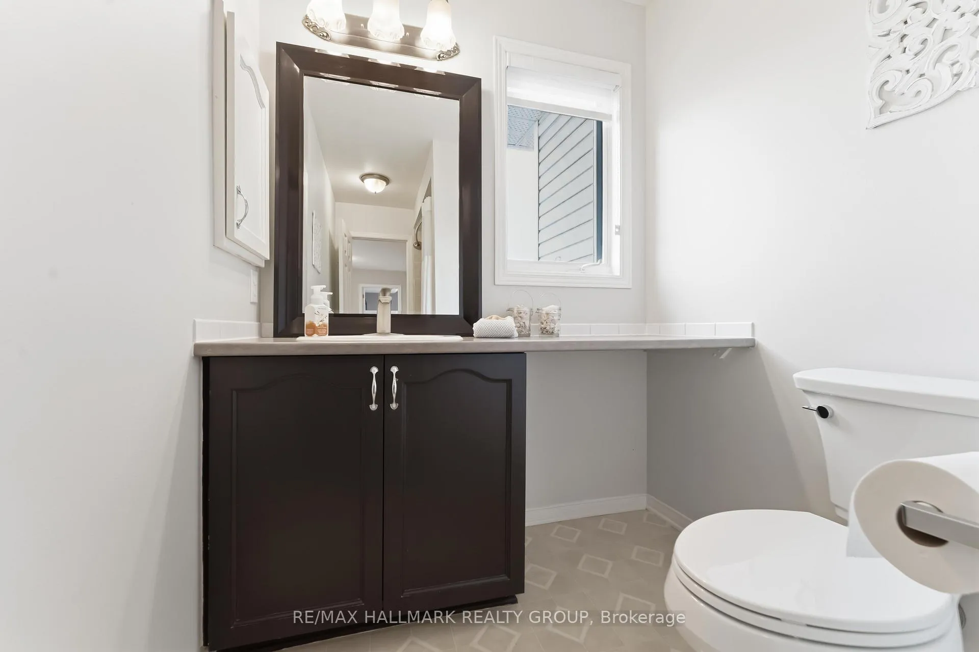 Photo 24 of 29 Birchfield Avenue, Ottawa, Kanata - Emerald Meadows/Trailwest — HOMEH