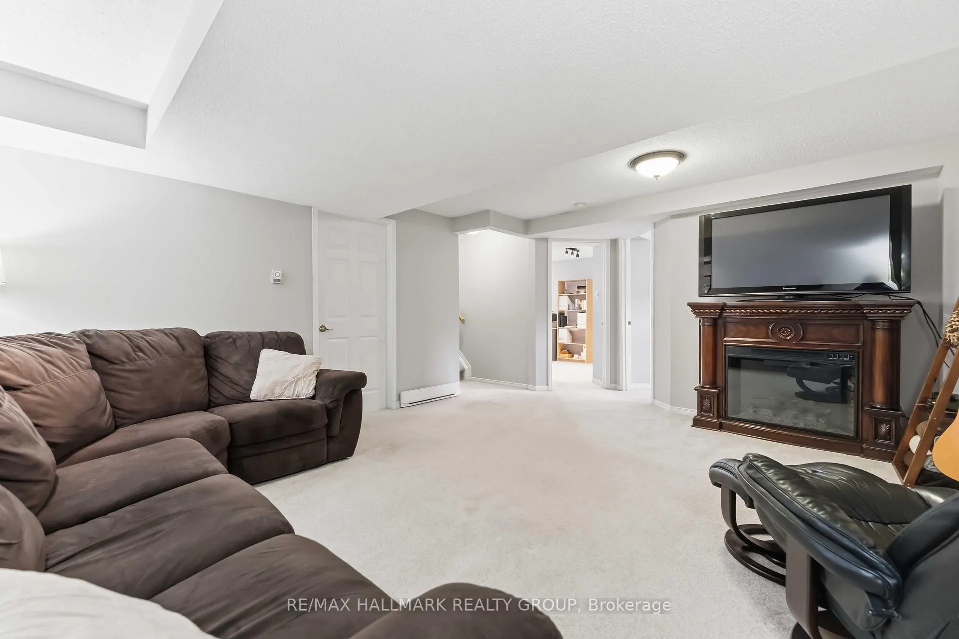 Photo 26 of 29 Birchfield Avenue, Ottawa, Kanata - Emerald Meadows/Trailwest — HOMEH