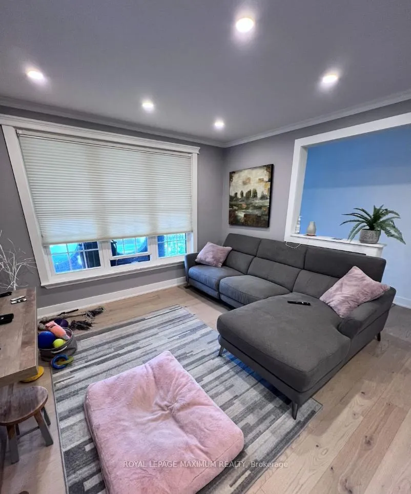 Photo 2 of Unit Main, 33 Alhart Drive, Etobicoke, Thistletown-Beaumonde Heights — HOMEH