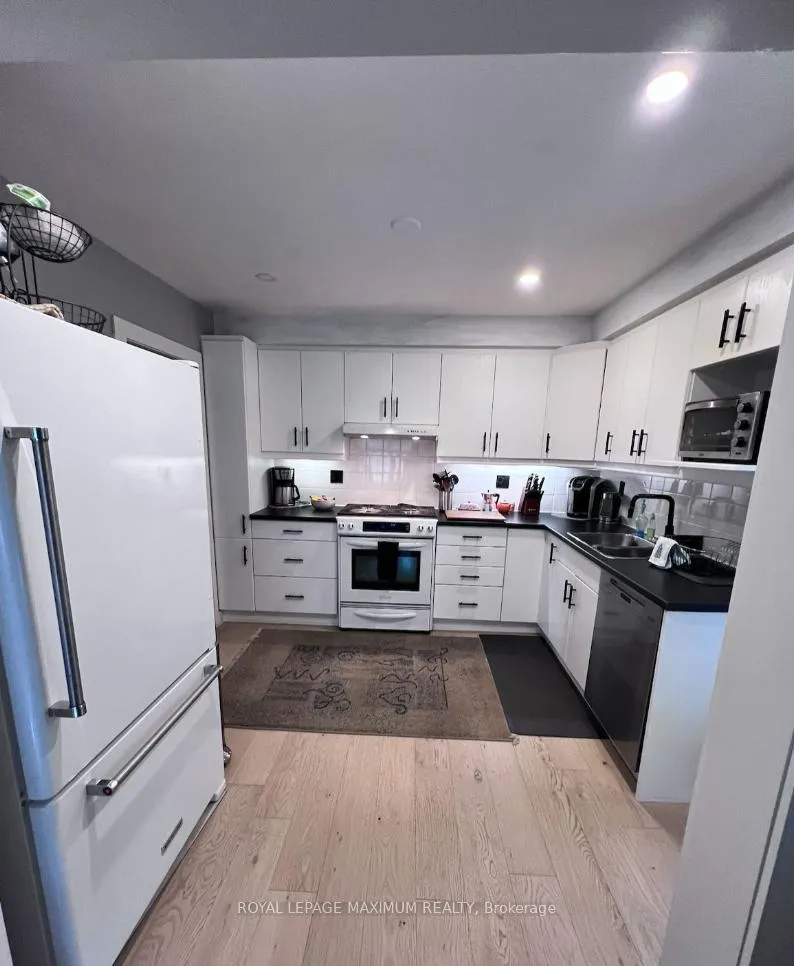 Photo 4 of Unit Main, 33 Alhart Drive, Etobicoke, Thistletown-Beaumonde Heights — HOMEH
