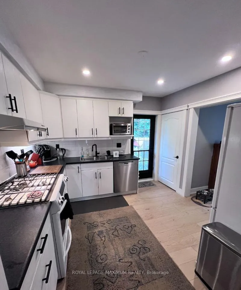 Photo 6 of Unit Main, 33 Alhart Drive, Etobicoke, Thistletown-Beaumonde Heights — HOMEH