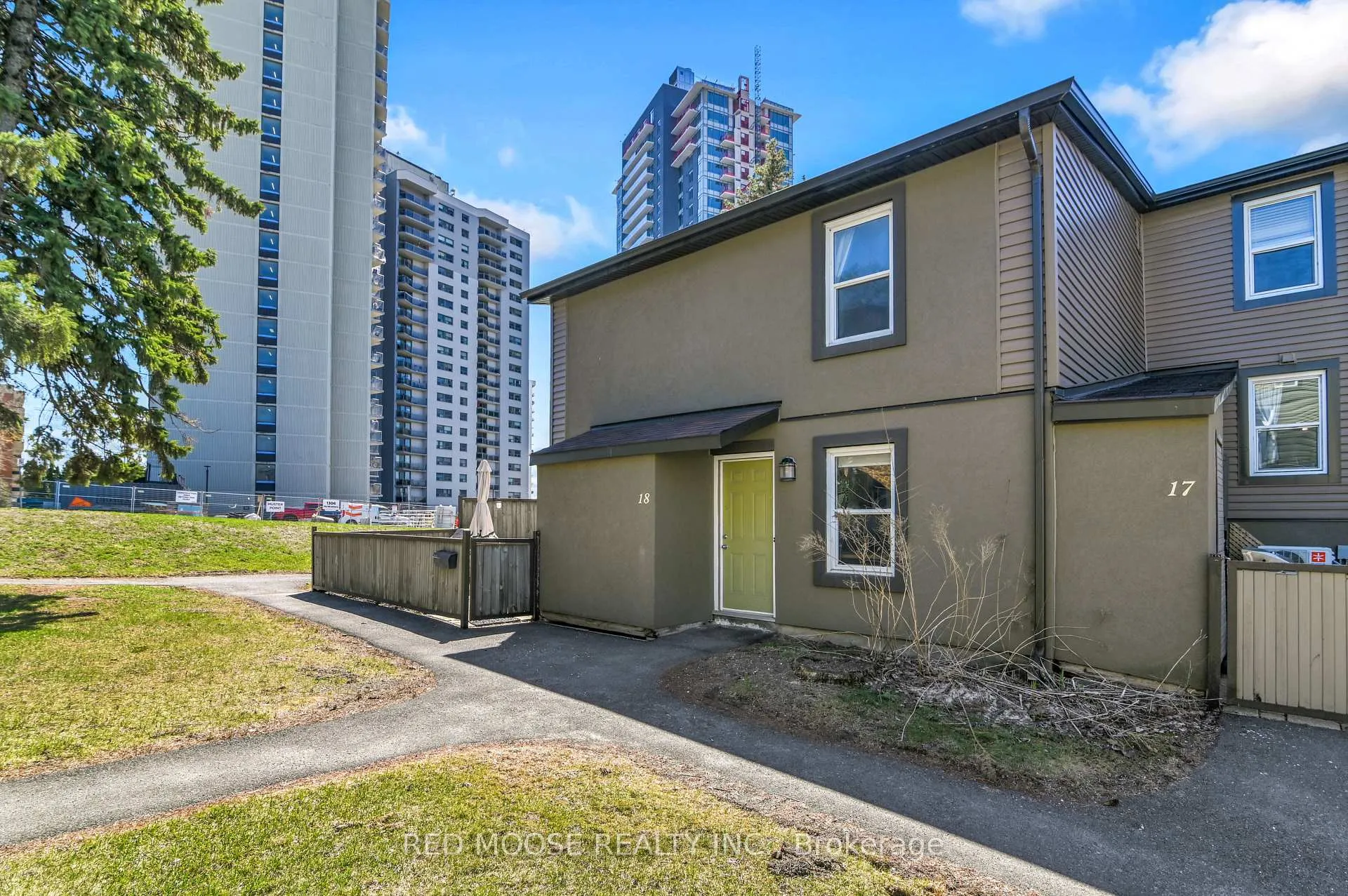 Photo 4 of Unit 18, 1250 Mcwatters Road, Ottawa, Queensway Terrace South/Ridgeview — HOMEH