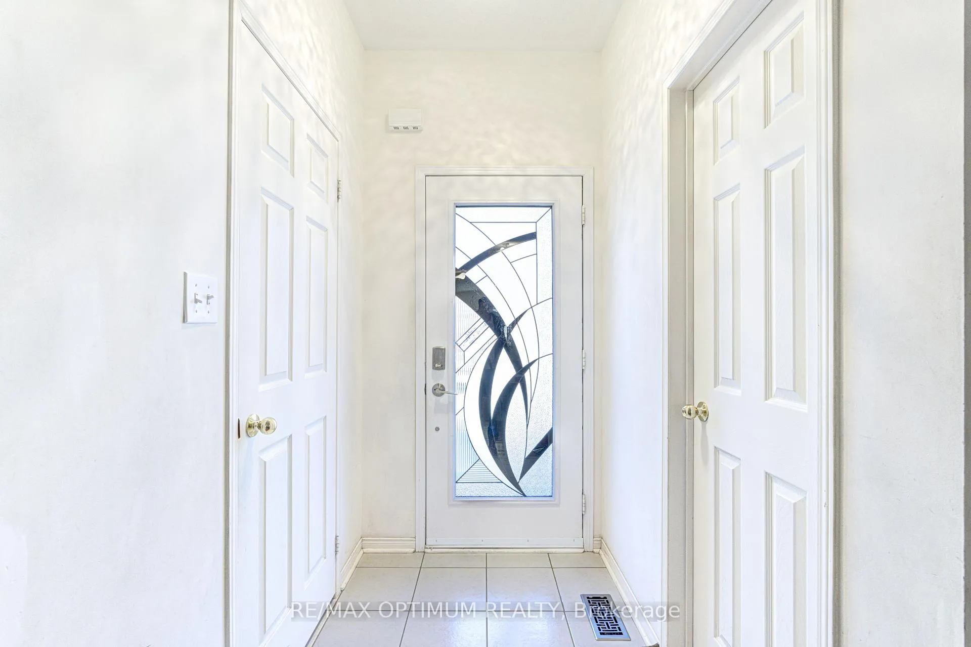 Photo 3 of 77 Personna Circle, Brampton, Credit Valley — HOMEH