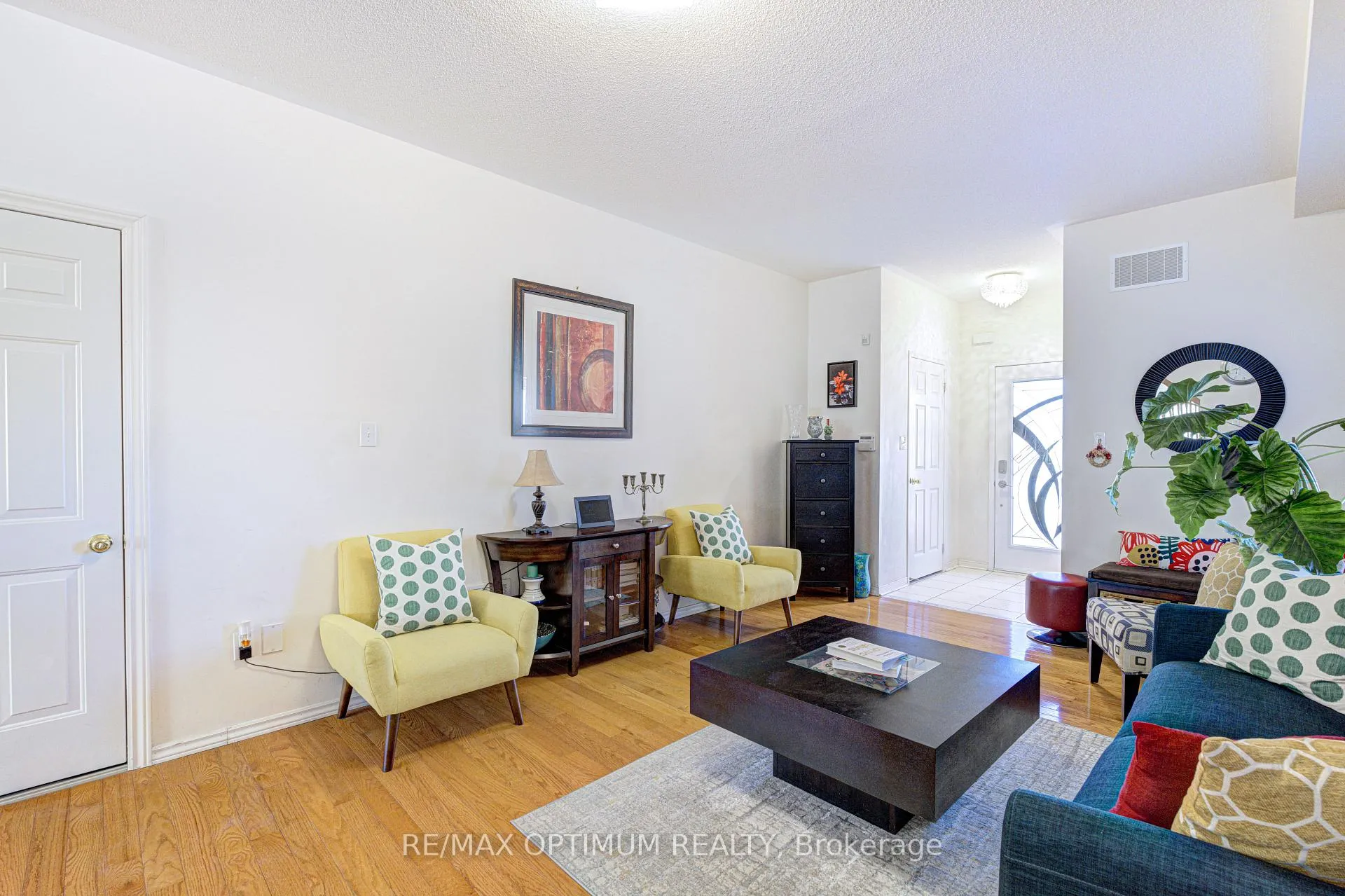 Photo 6 of 77 Personna Circle, Brampton, Credit Valley — HOMEH