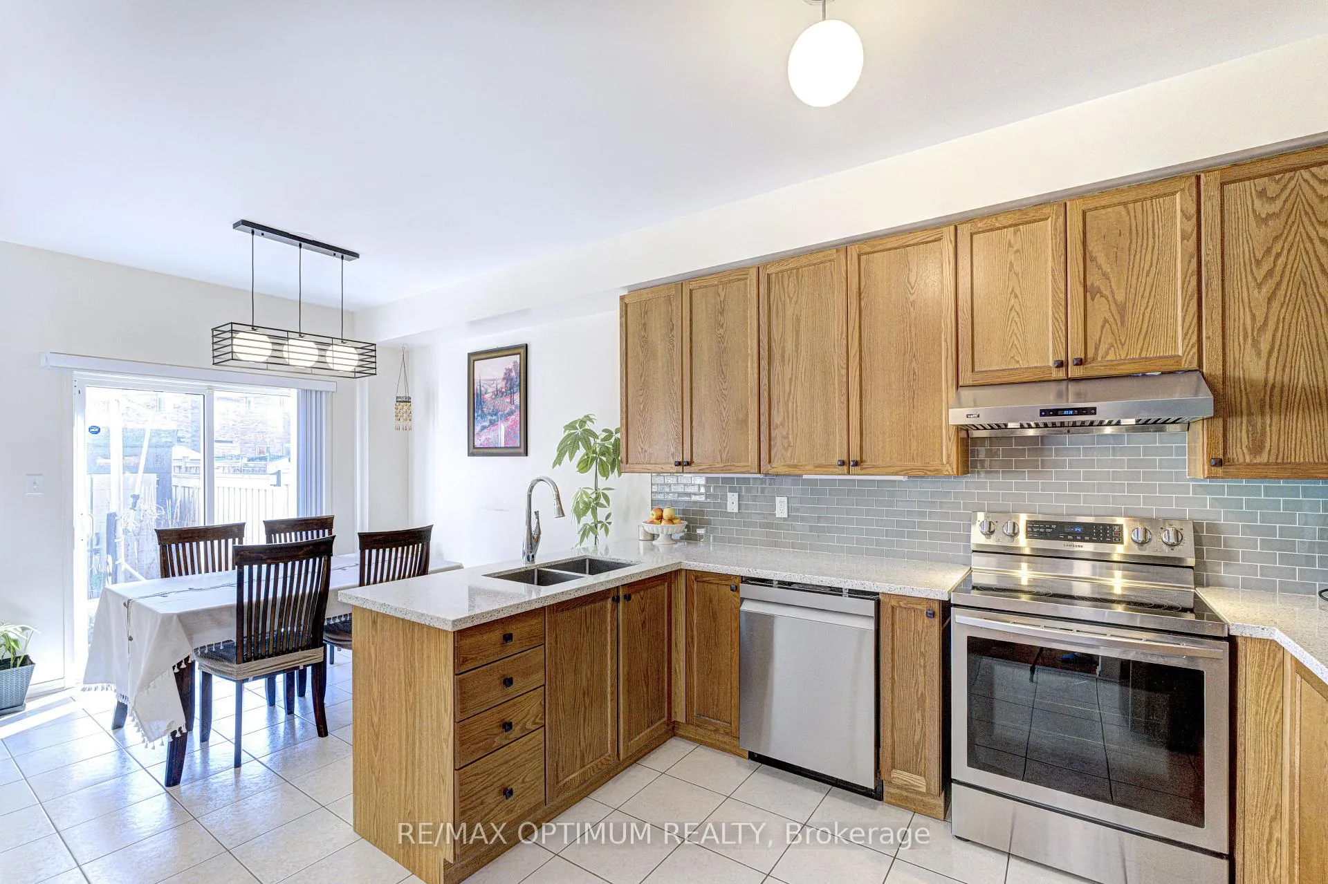 Photo 8 of 77 Personna Circle, Brampton, Credit Valley — HOMEH